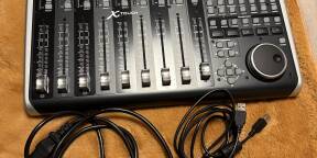 Vends Behringer X Touch - Surfaces de contrôle MIDI Surfaces de contrôle MIDI motorisées