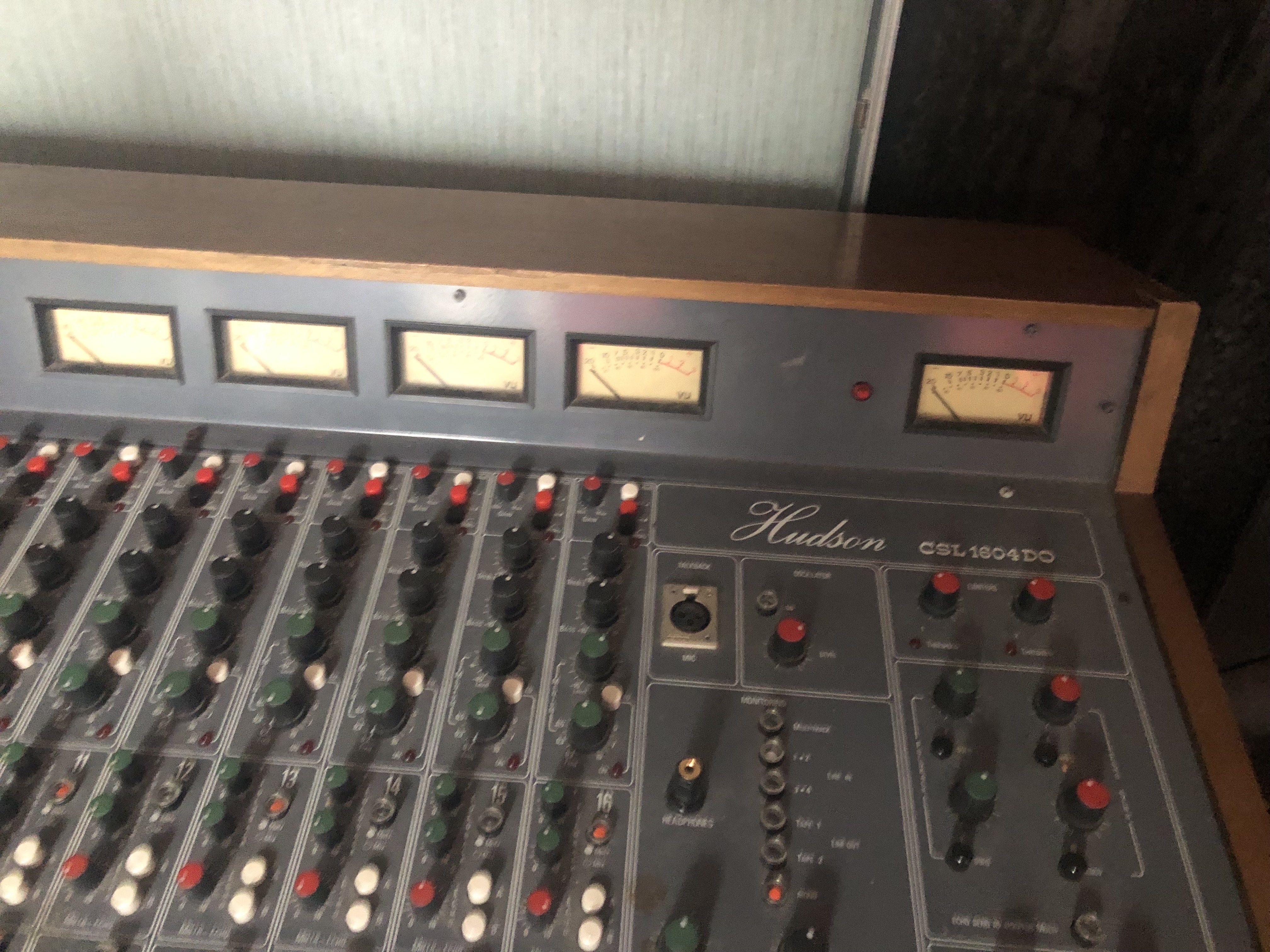 Table de mixage hudson1604DO réservée jusqu’au printemps