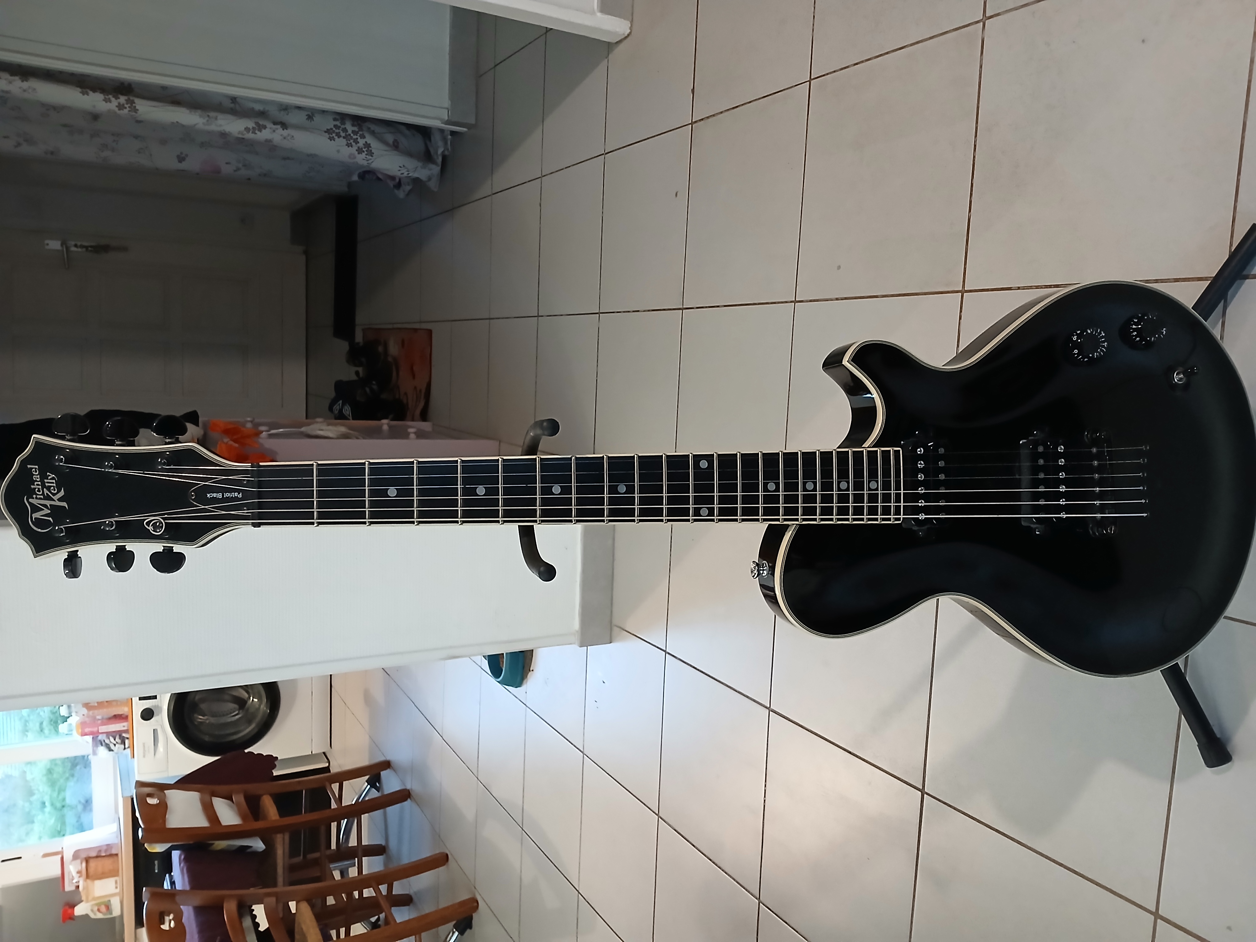 Guitare Michael Kelly Black Patriot