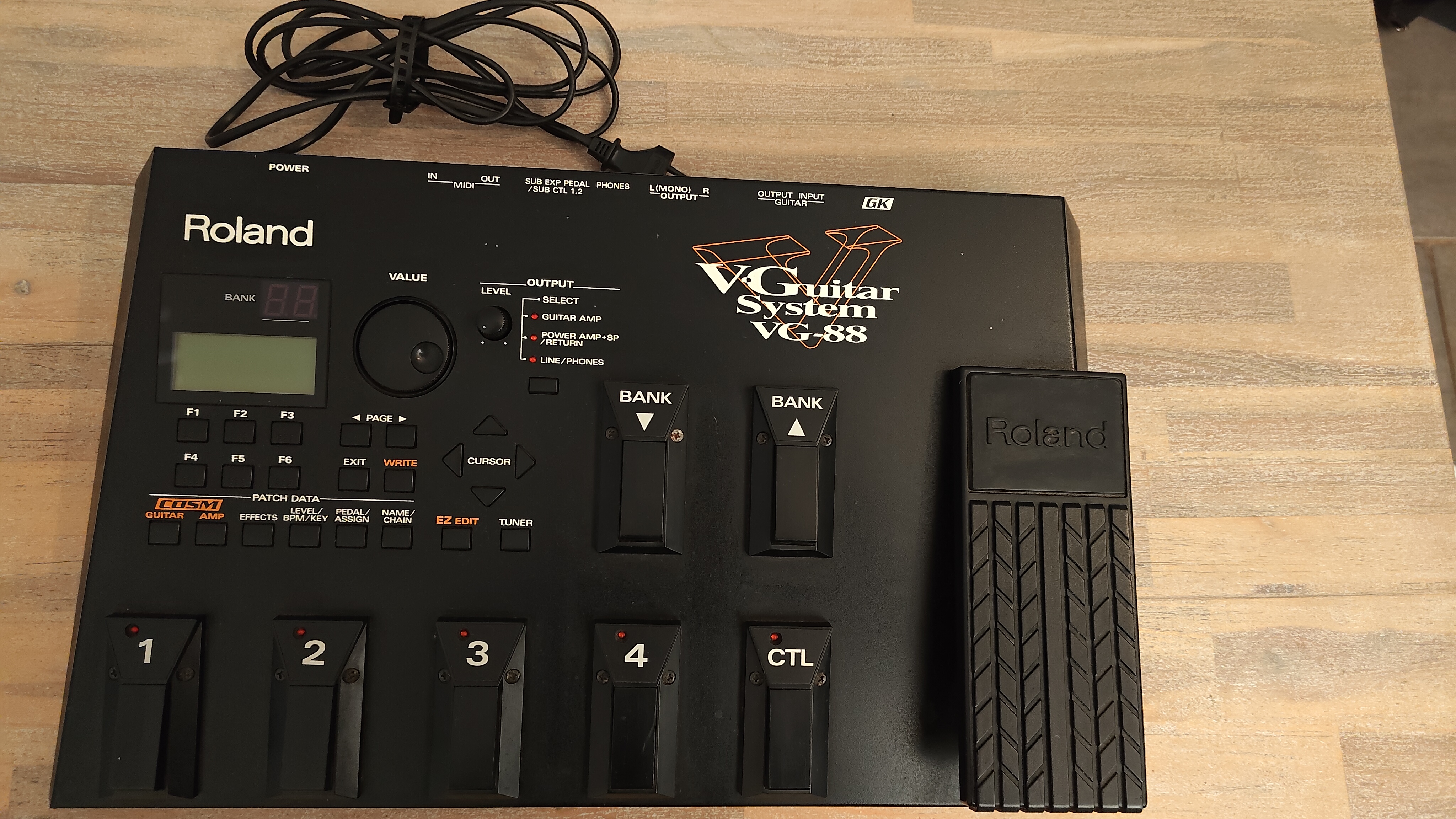 ROLAND Guitar System VG-88 + ROLAND GK-2A