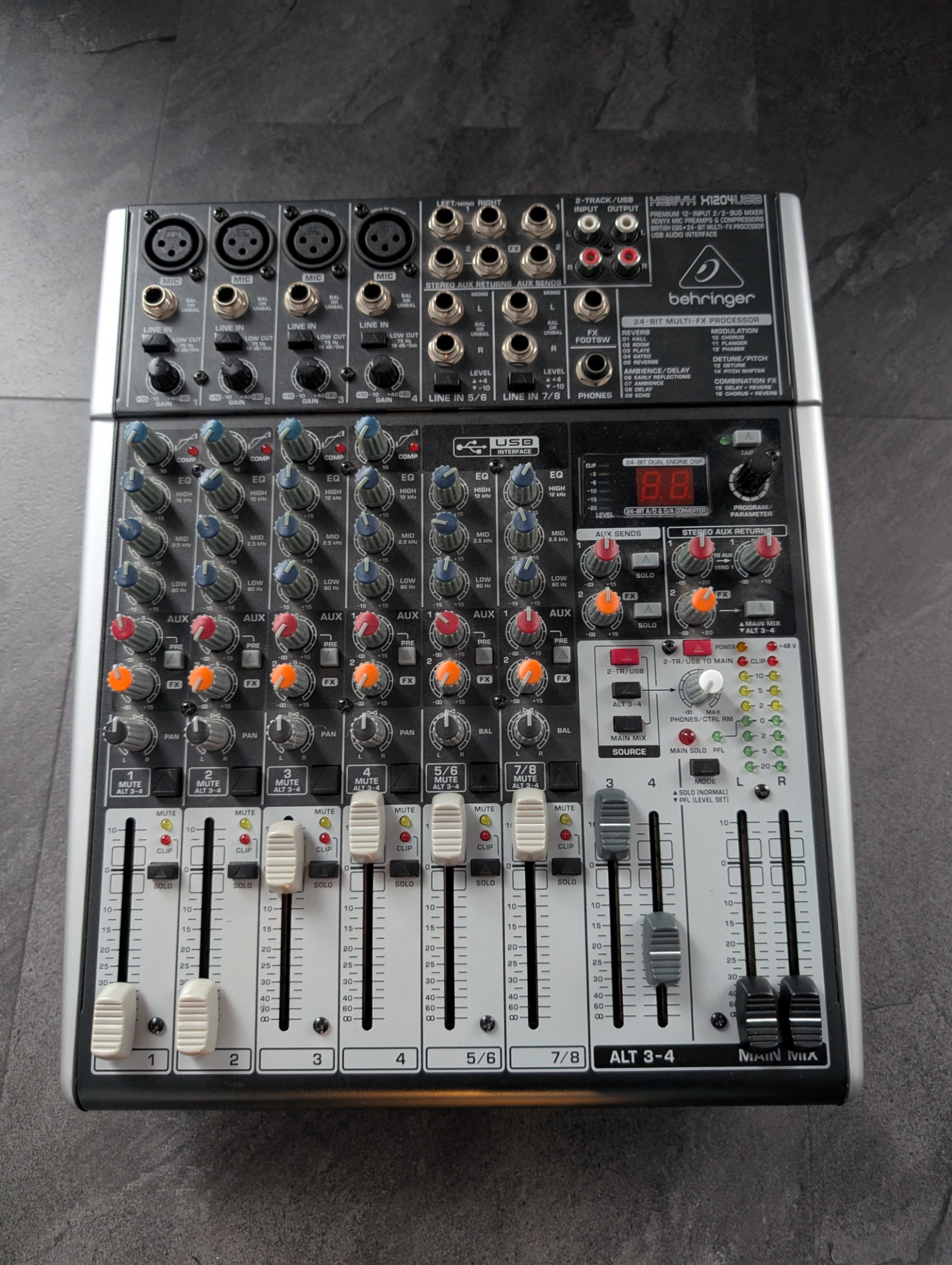 Behringer Xenyx 1204 – Console analogique – Excellent état