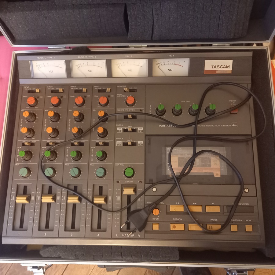 Tascam 244 (courroie à changer)