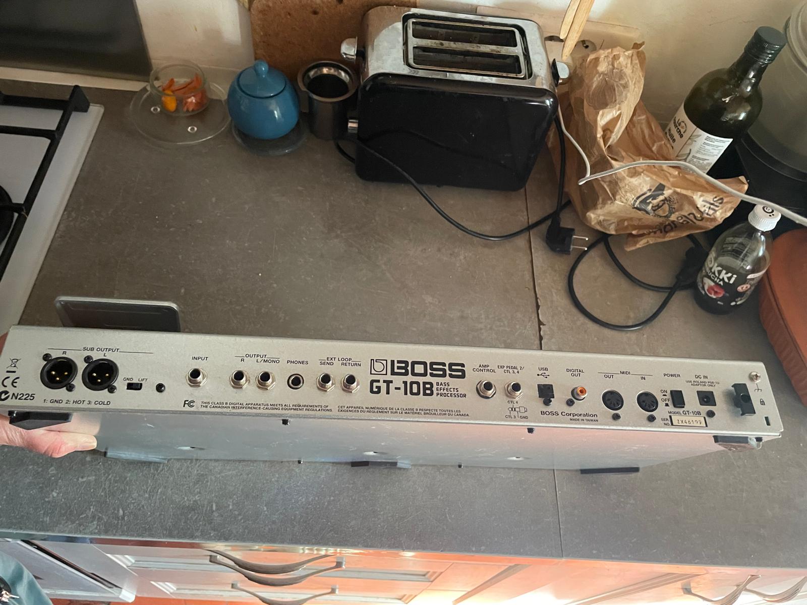 boss gt 10b arrière