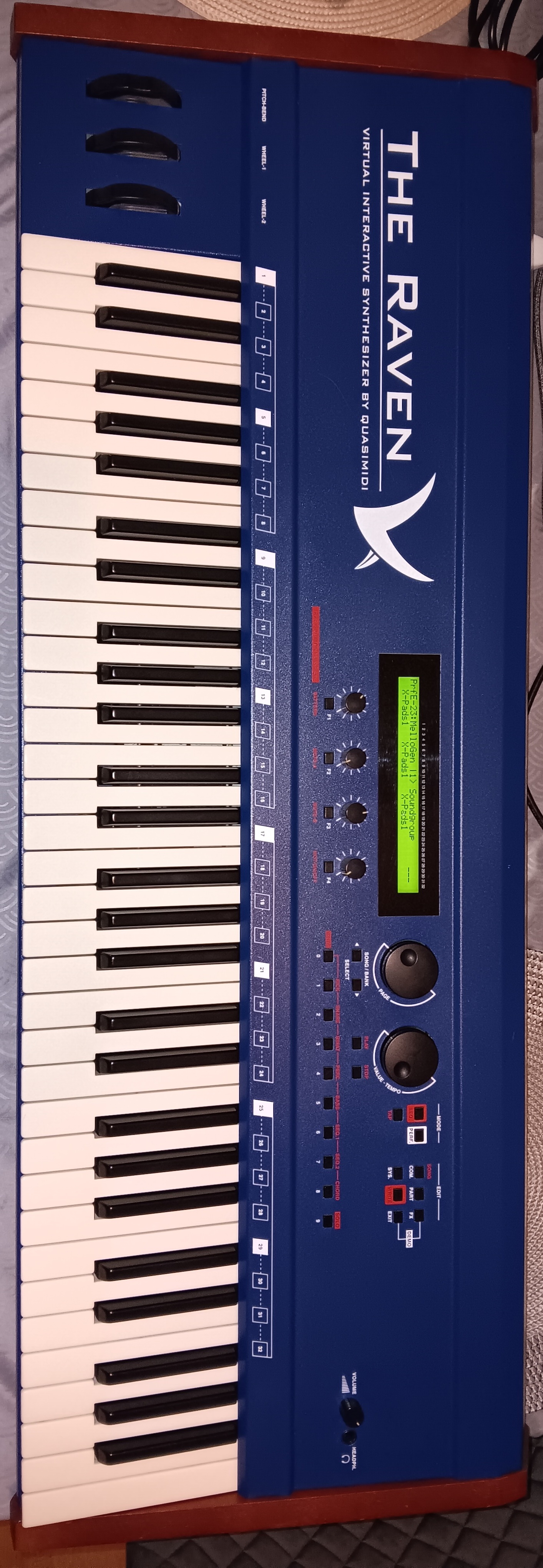 Quasimidi  Raven Max