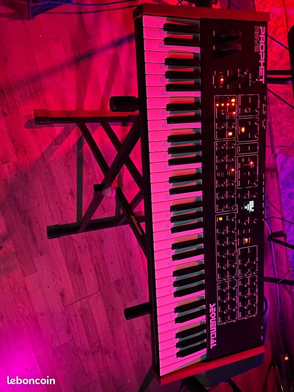 Dave Smith Instruments Prophet REV2 8 voix (82195)