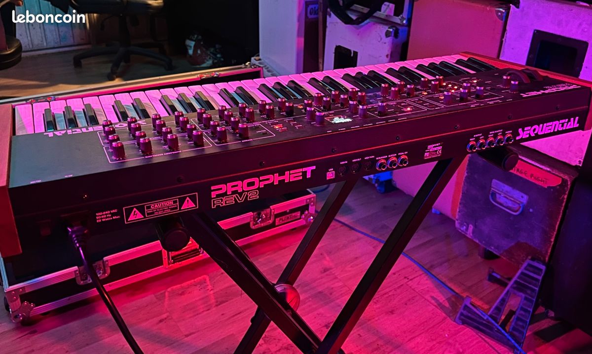 Dave Smith Instruments Prophet REV2 8 voix (46082)