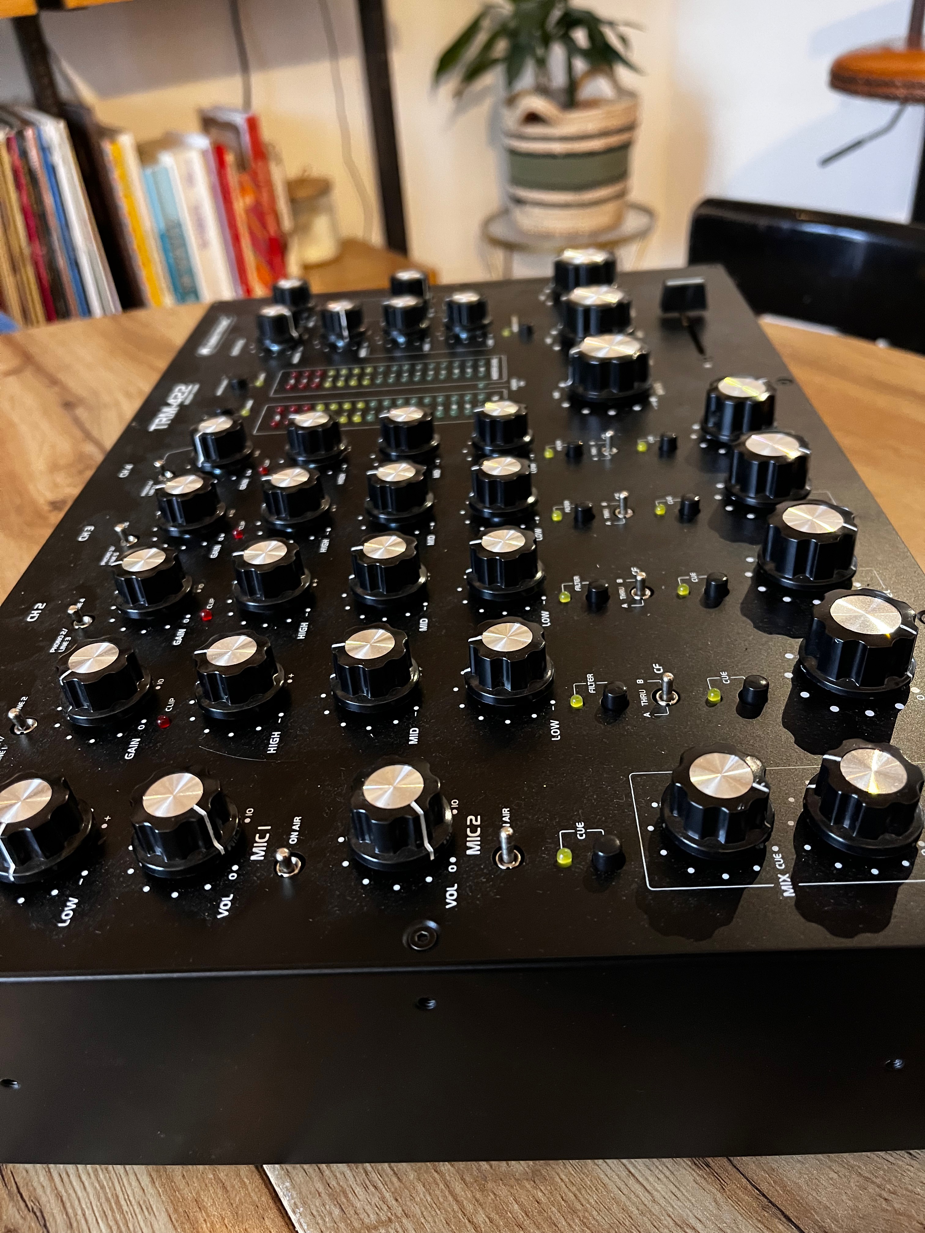 Vends Omnitronic TRM-422 (comme neuf avec facture, mars 2025)