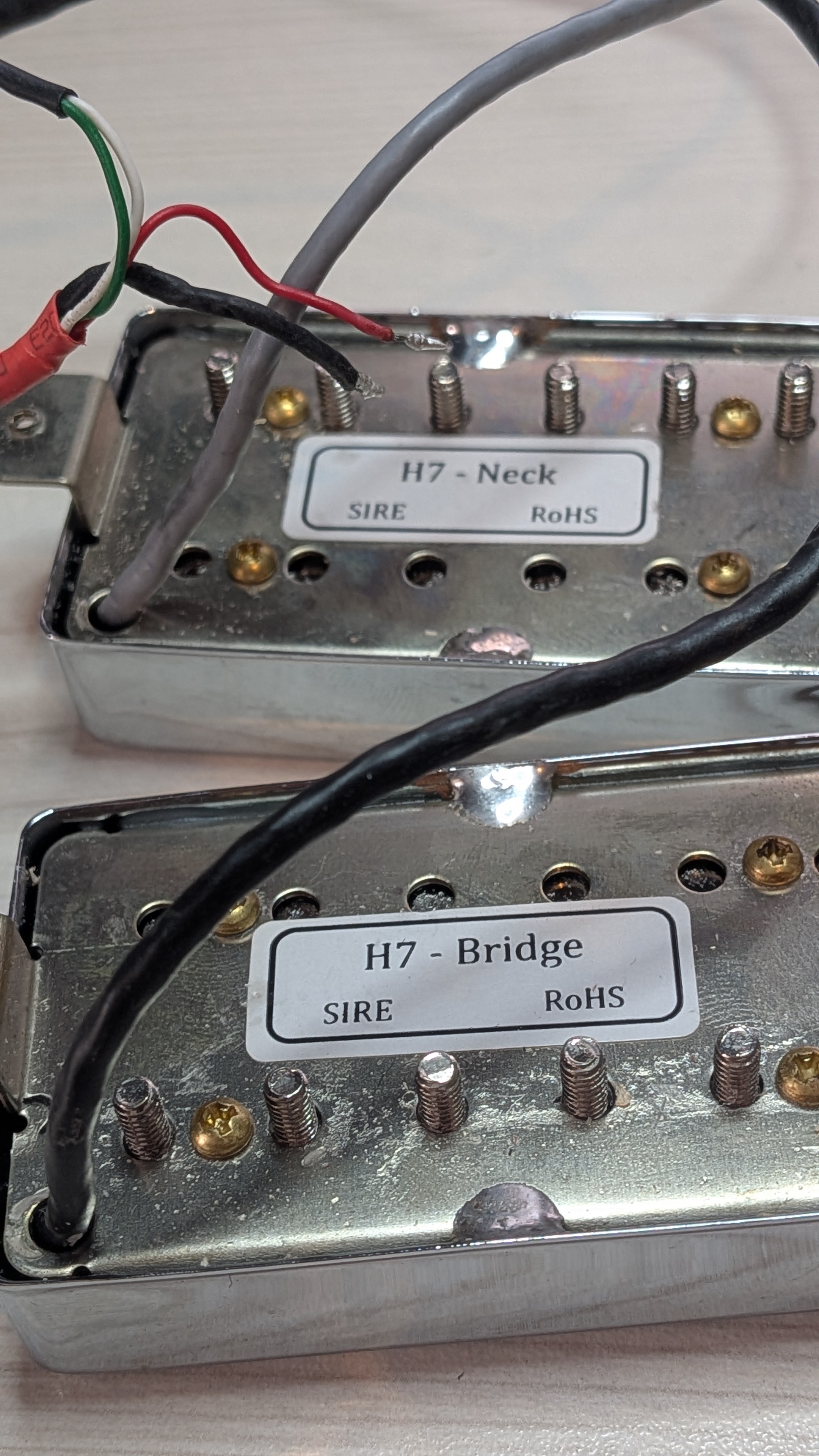 Vends set de 2 micros Humbuckers équipant une Sire Larry Carlton H7