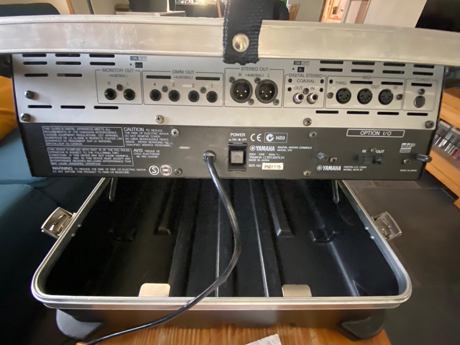 Yamaha 01V (60717)