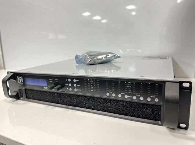 Neuf. Amplificateur de puissance Martin Audio iKon iK81 à 8 canaux avec Dante, 1 250 W par canal.