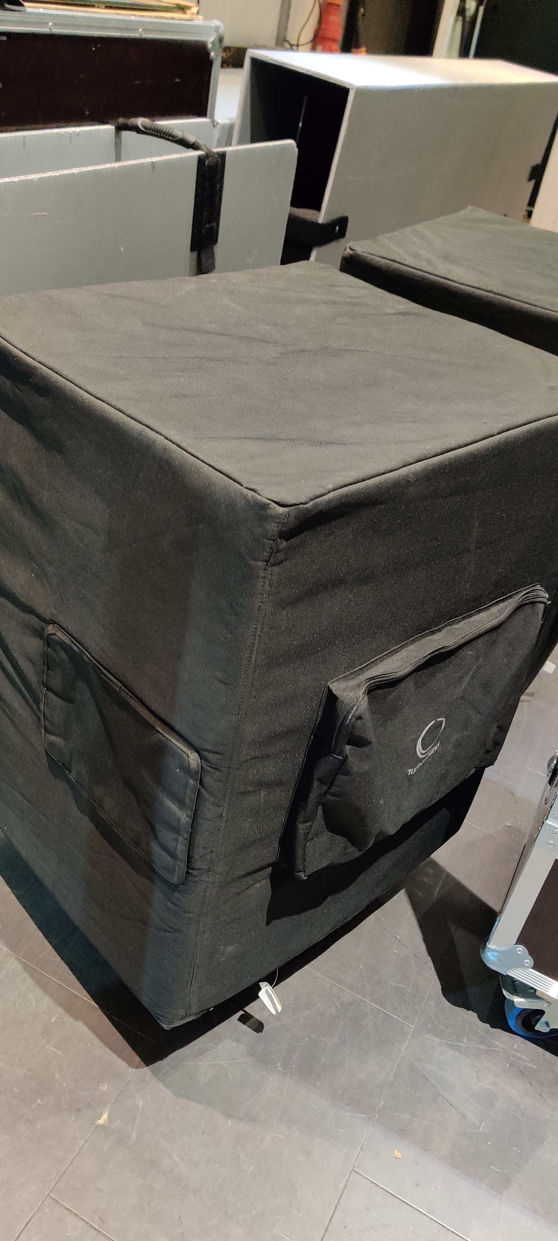 BERLIN TURBOSOUND 2 têtes + 1 sub tout amplifié 4000W