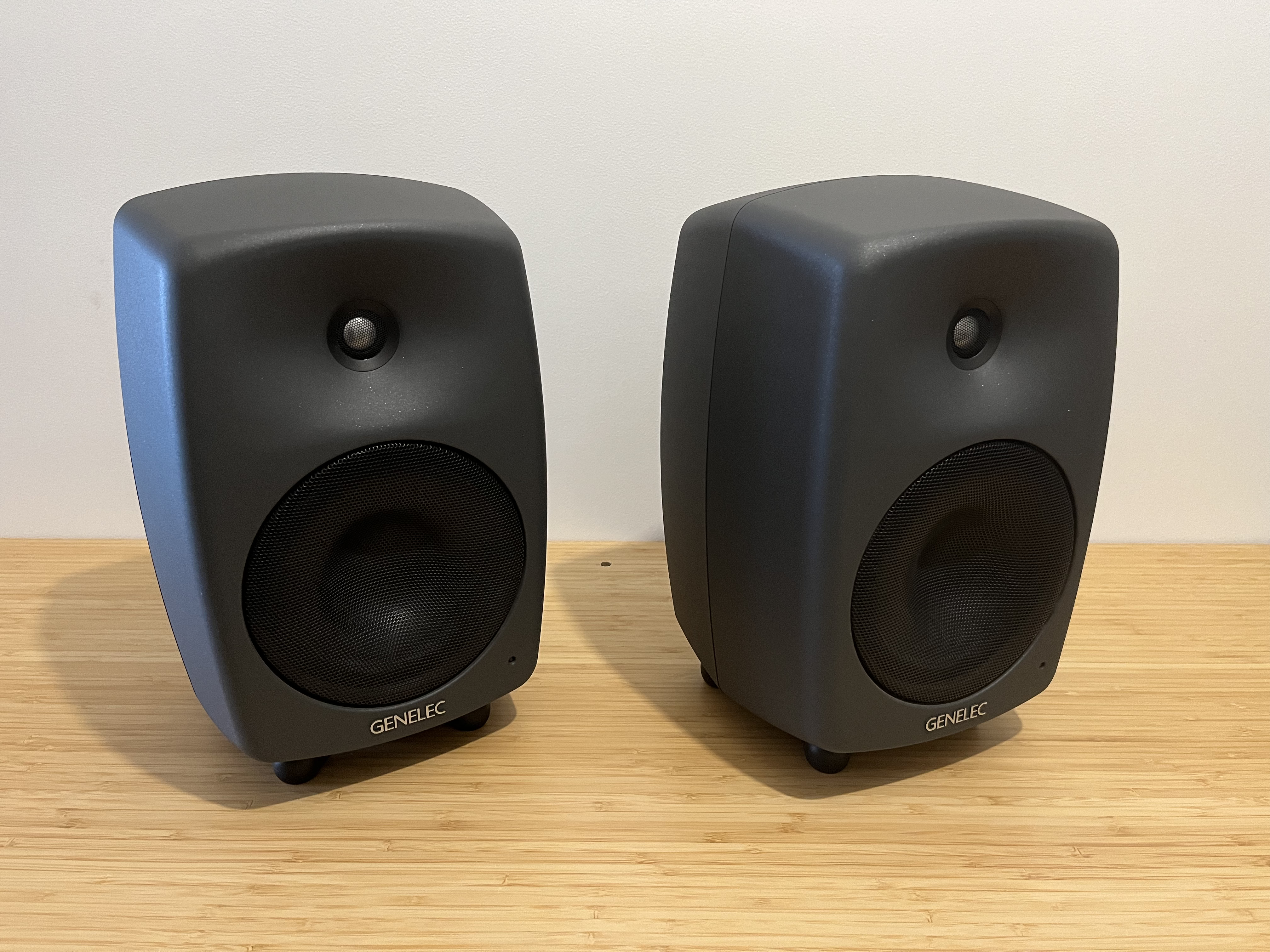 Genelec 8040A pair - perfect condition - with transport bag