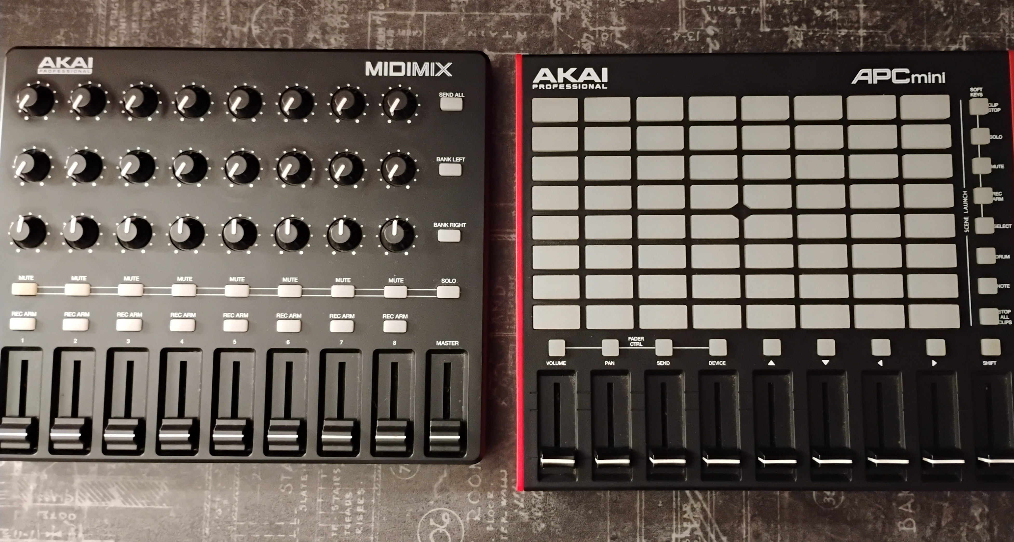 Lot AKAI Midimix + APC mini MK2