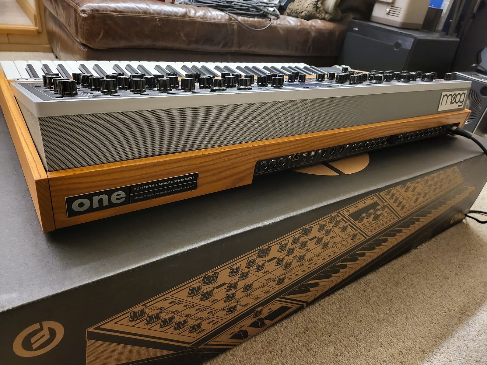 Moog One 16 état neuf avec + 1000 patches