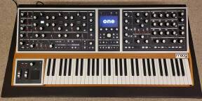 Moog One 16 état neuf avec + 1000 patches