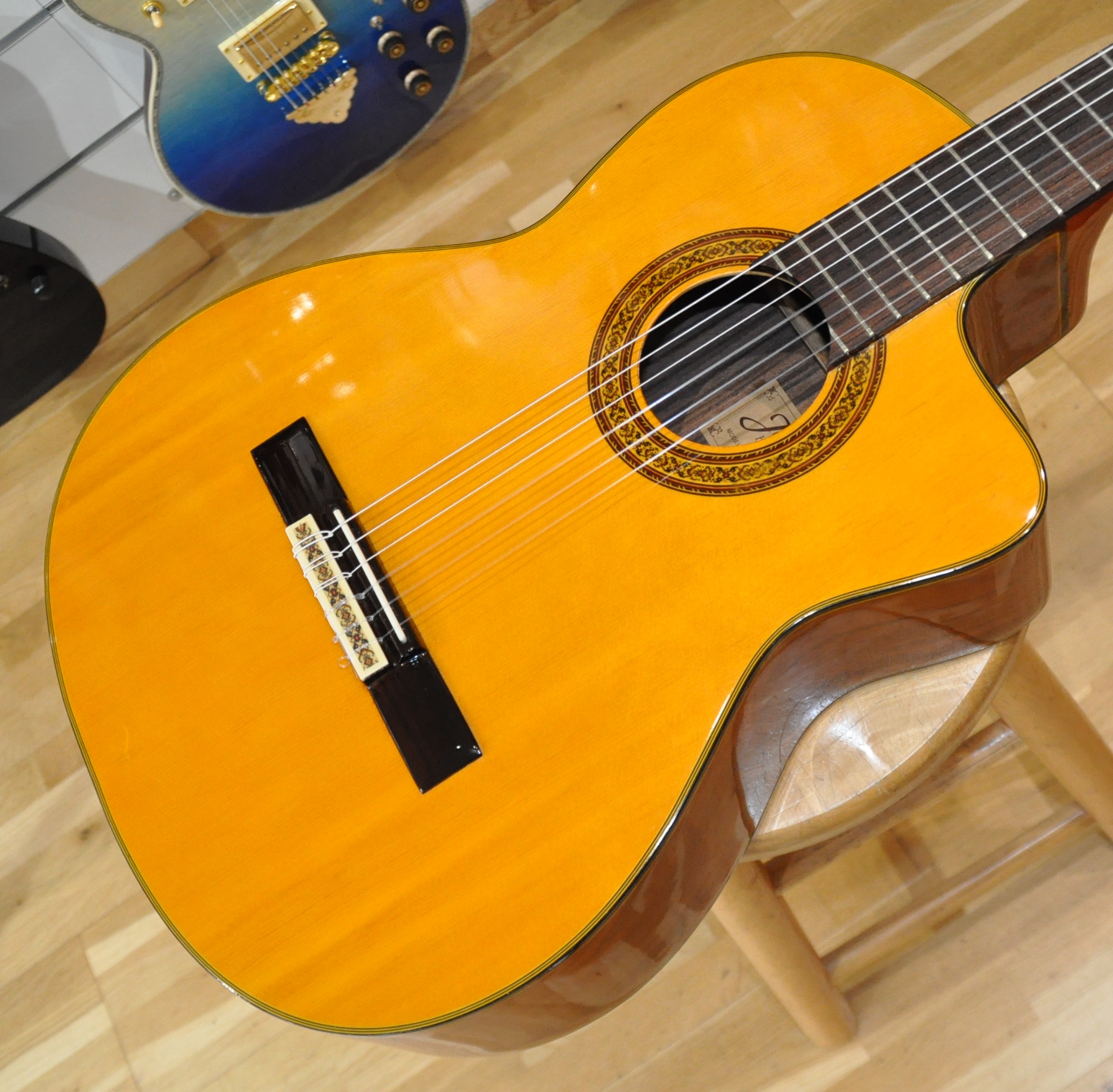 Jasmine EC28C Classique Electro (1988 Made In Korea)