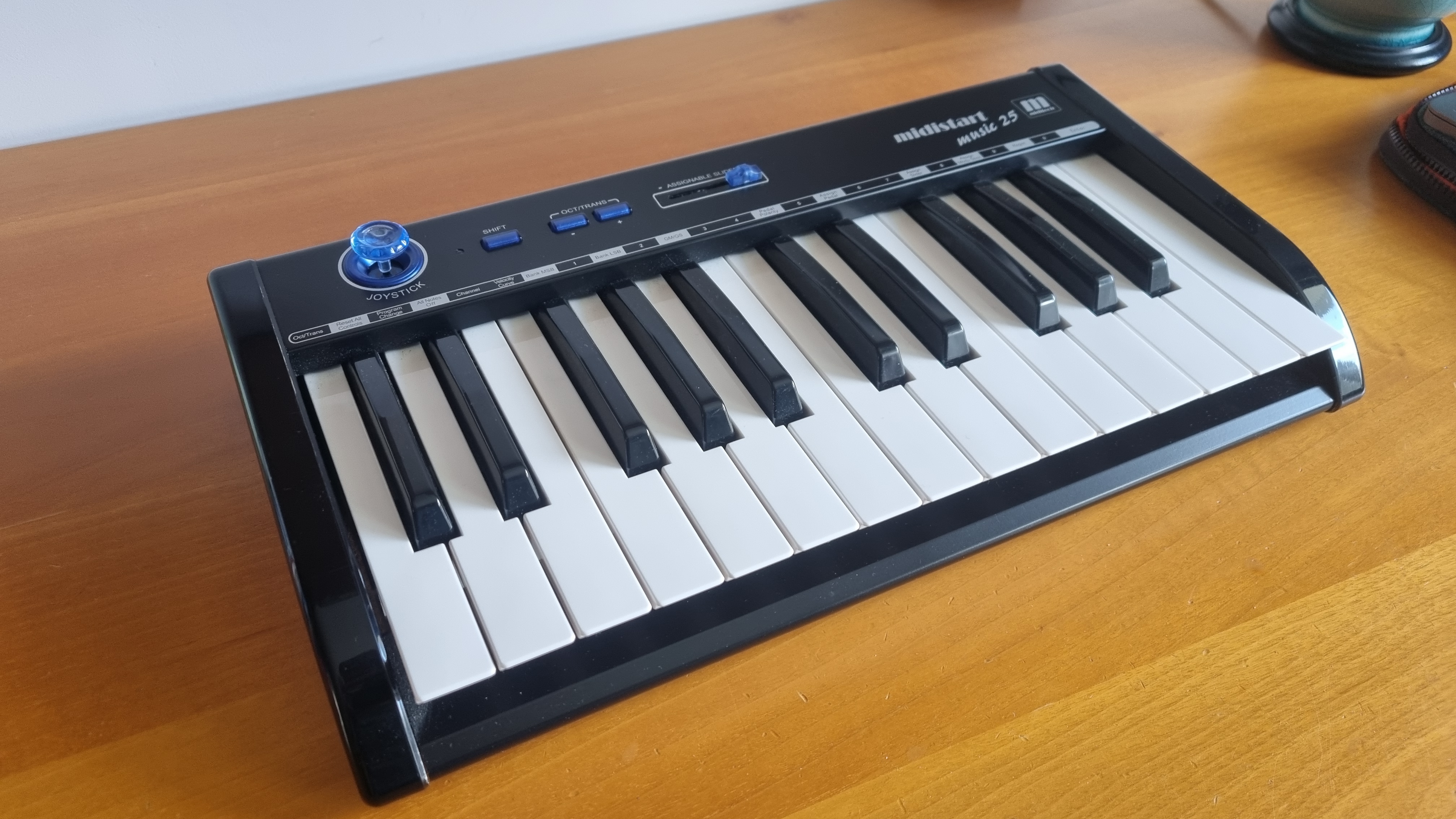 Miditech Midistart 25 + Housse Thomann + Câble MIDI