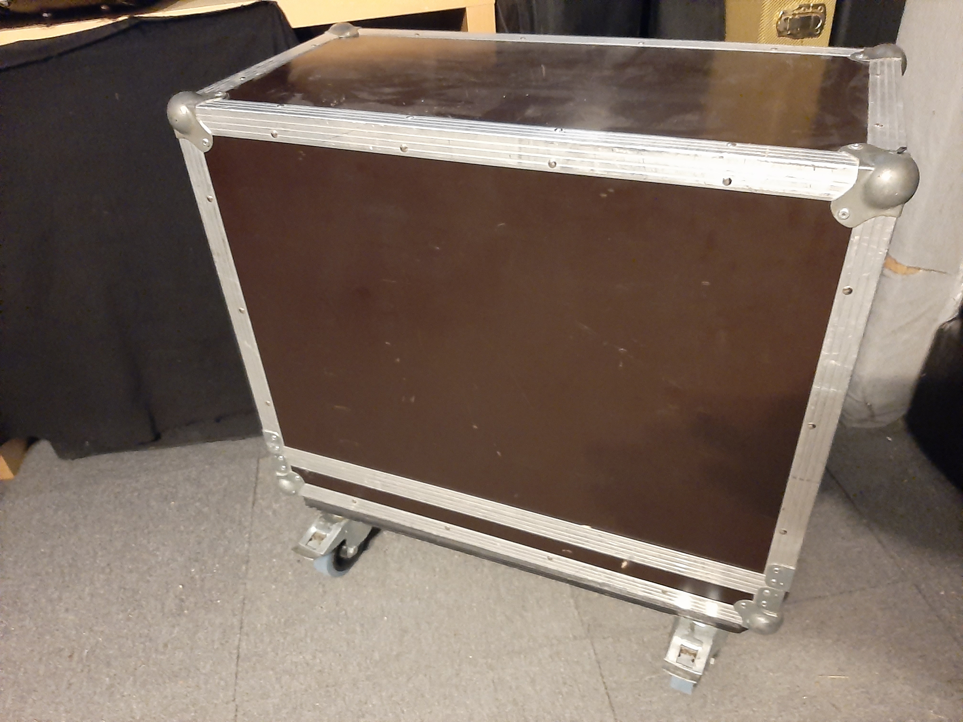 Thon Flight case à roulettes pour combos (40933)