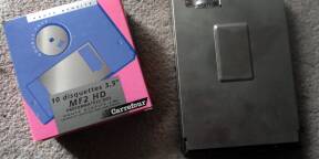 Vends lecteur de disquettes origine + disquettes vierges