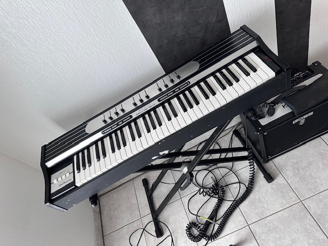 Vends Elka Rhapsody 610 restauré