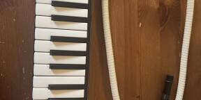 Complet et très peu servi