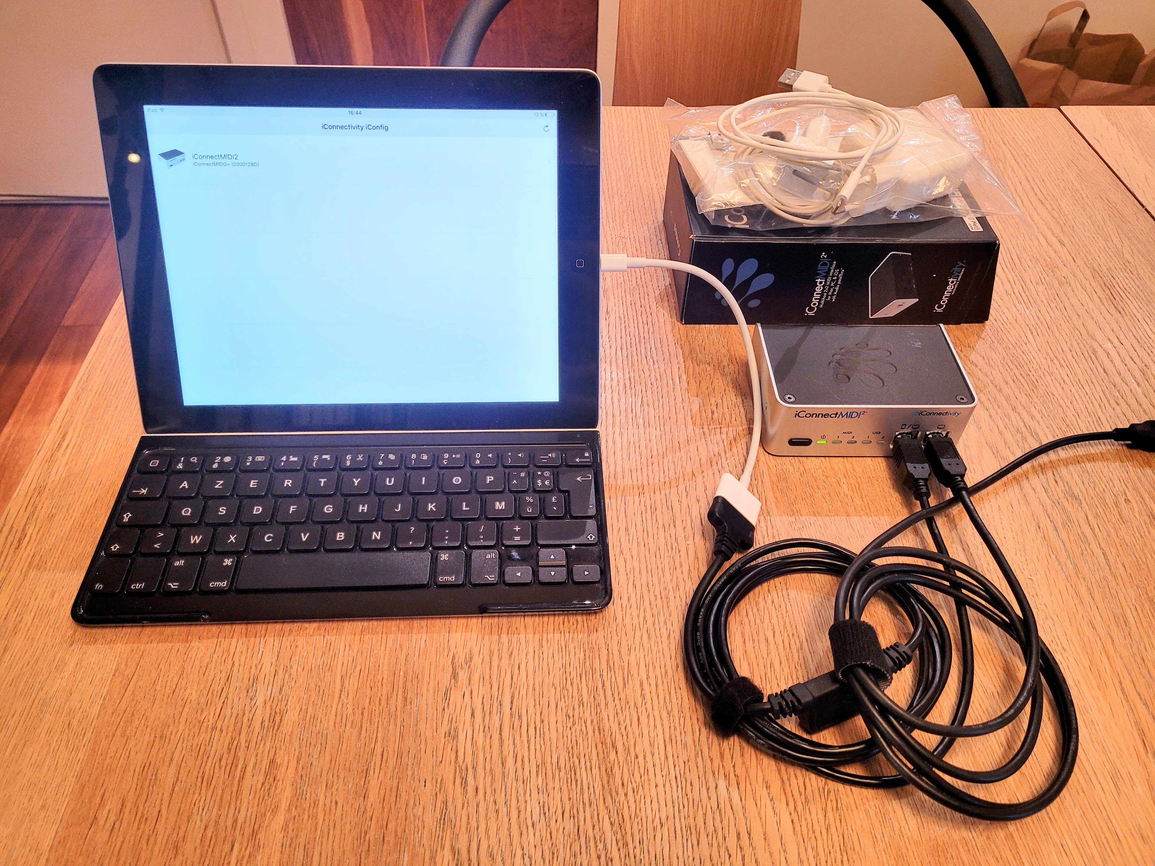 Vends ensemble iPad 4 + iConnect Midi 2+