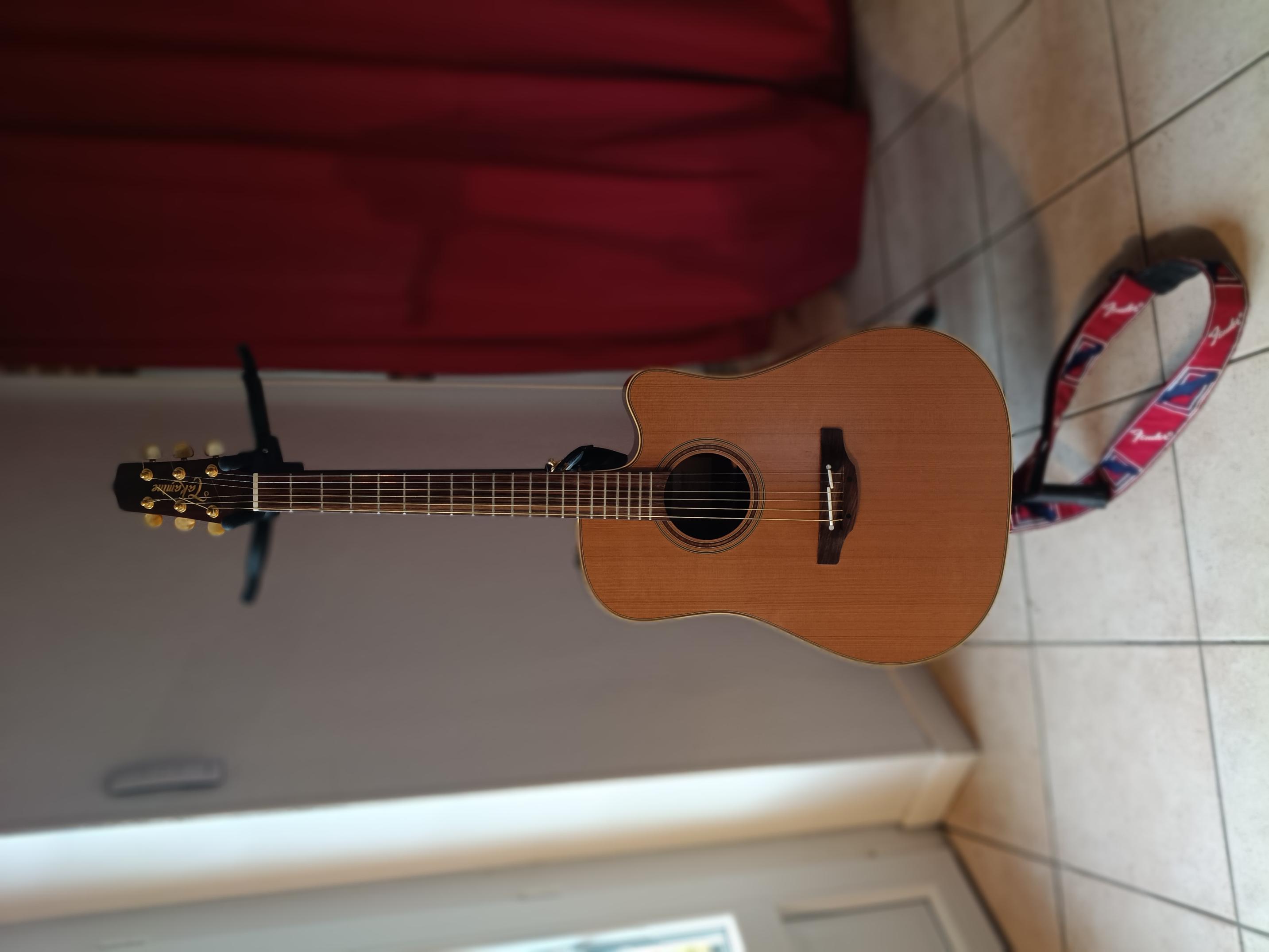 TAKAMINE DN15C en superbe état + accessoires