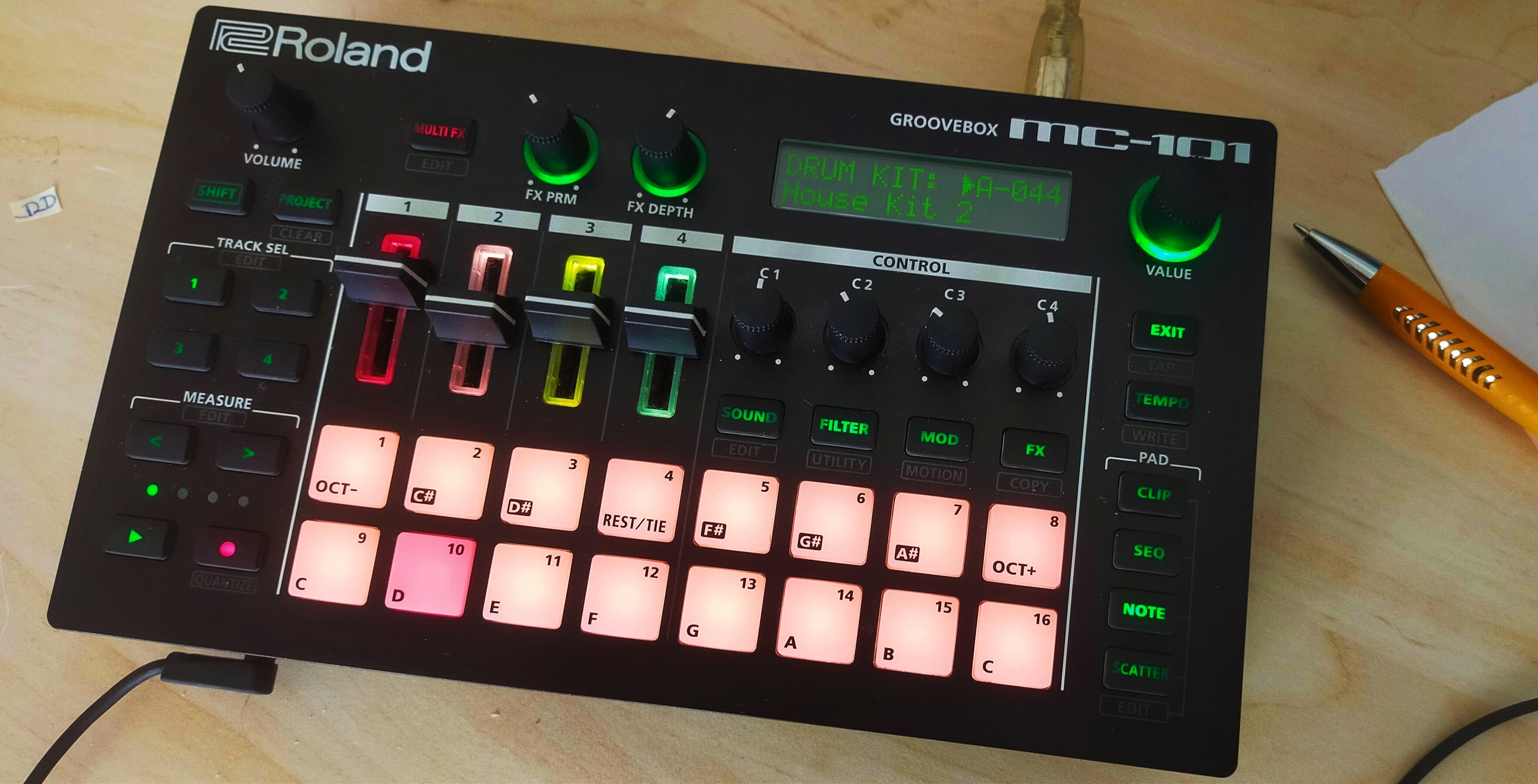 Roland mc 101 Groovebox TB etat  