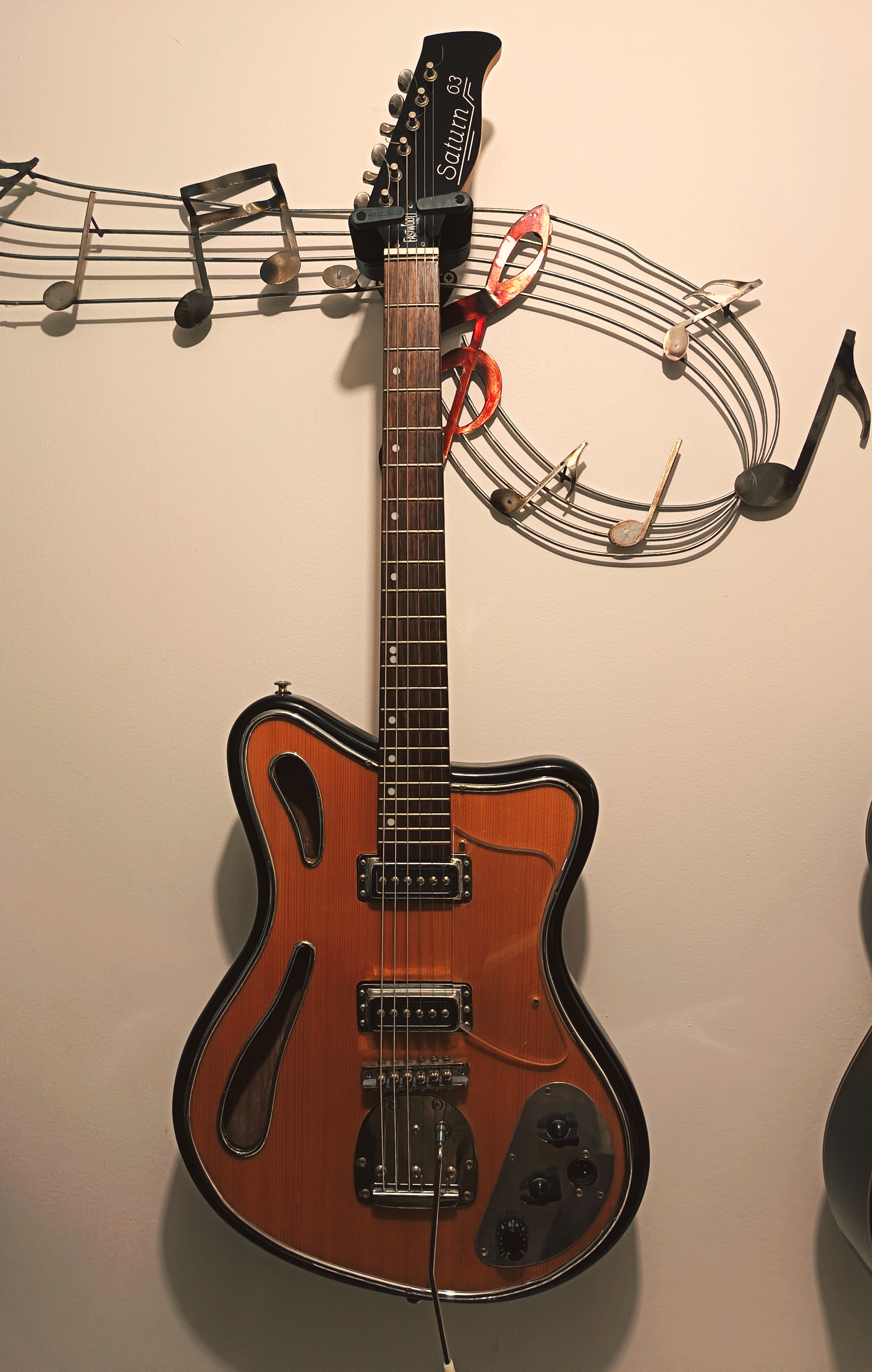 Vends Guitare Eastwood Saturn 63