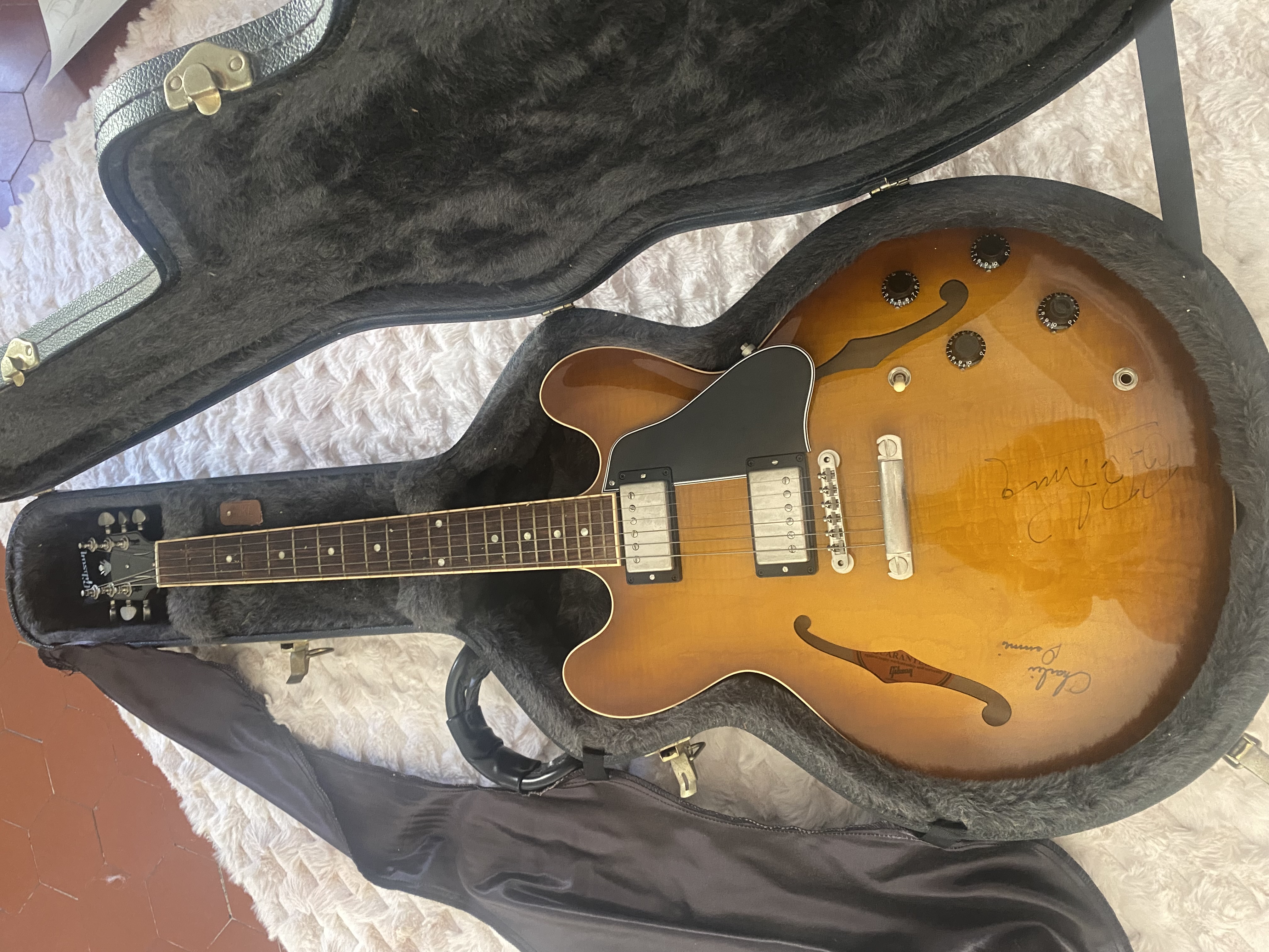 Gibson ES-335 Dot – Signée