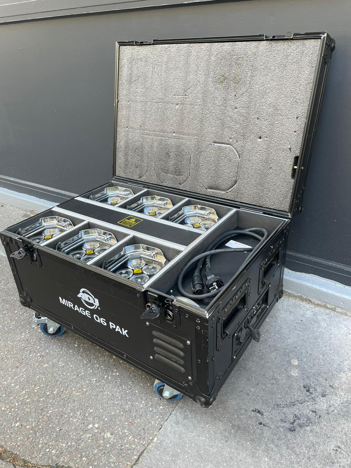 Flight case de charge avec 6 projecteurs sur batterie