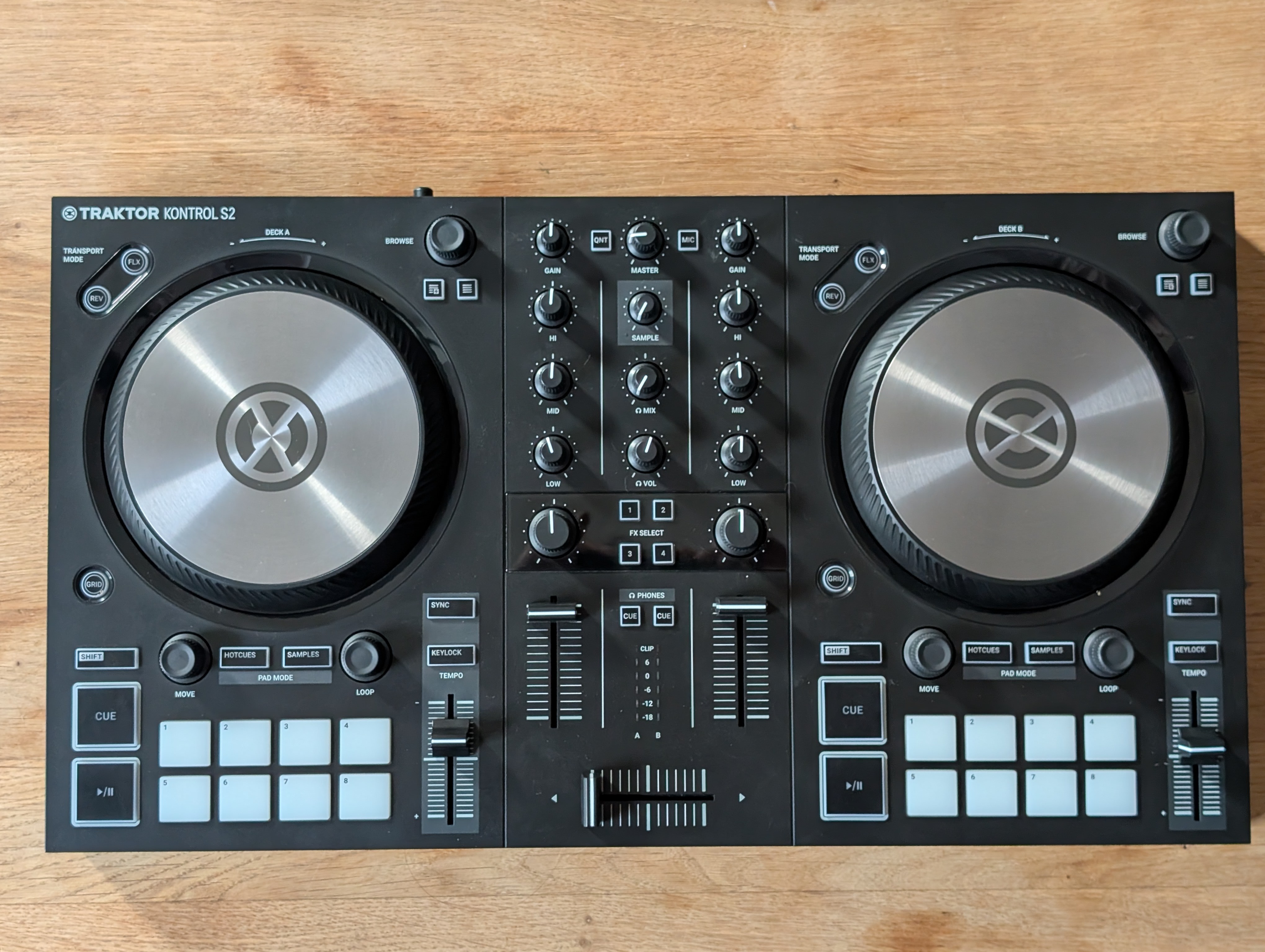 Contrôleur DJ Traktor Kontrol S2 mk3