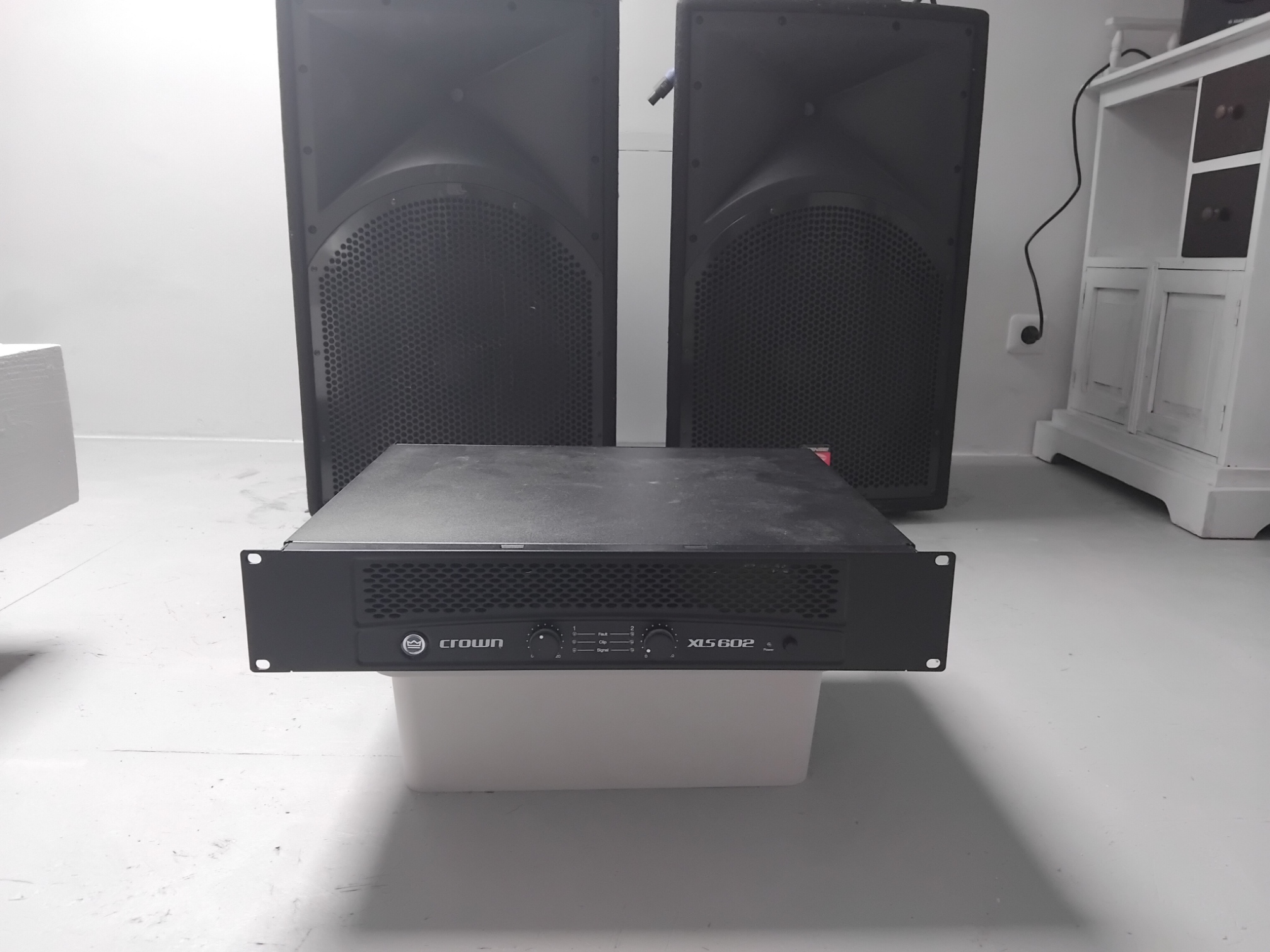 Crown XLS-602 D 2x600W (28394)