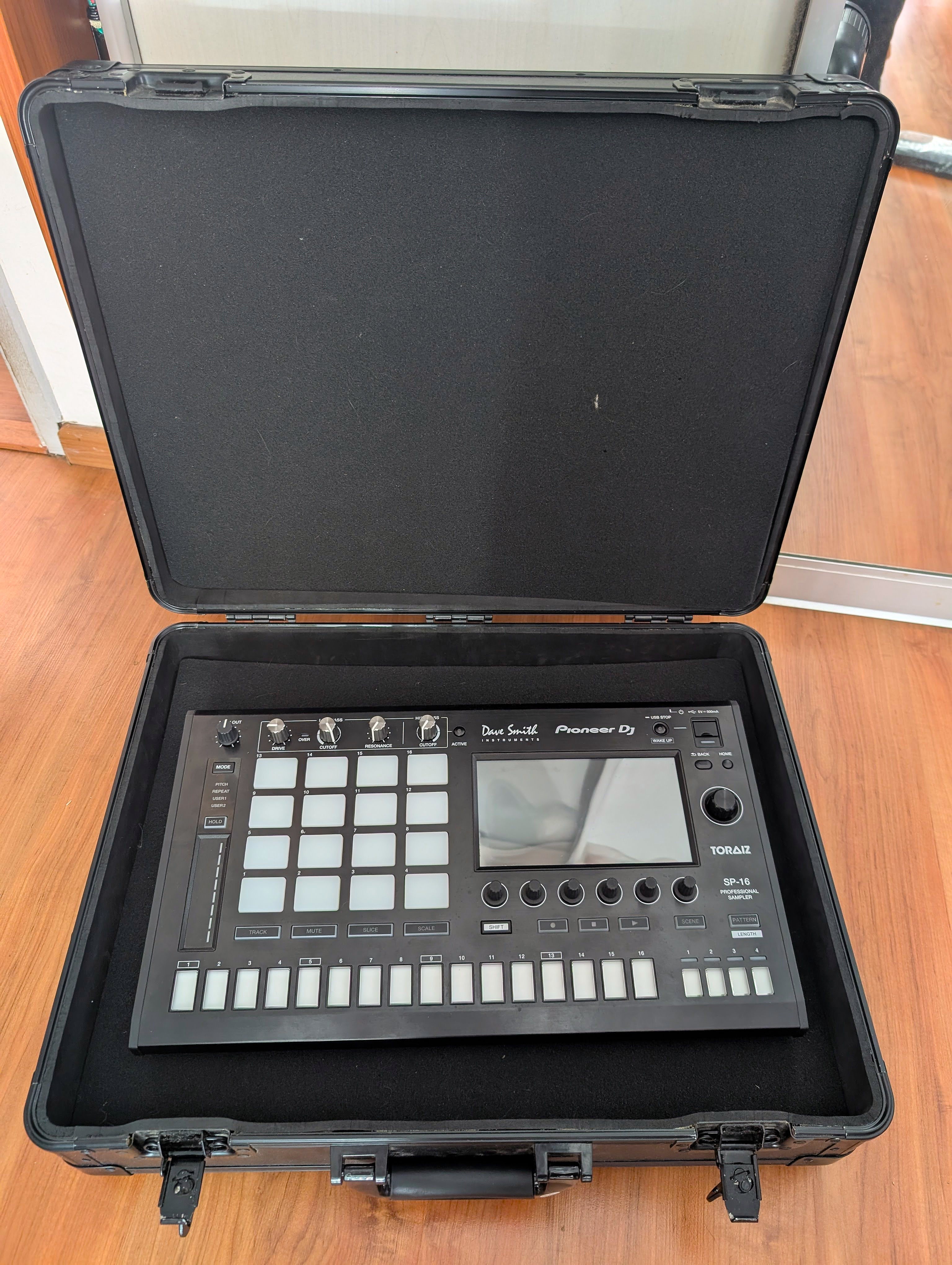 Pioneer - Toraiz SP-16 + Case Magma