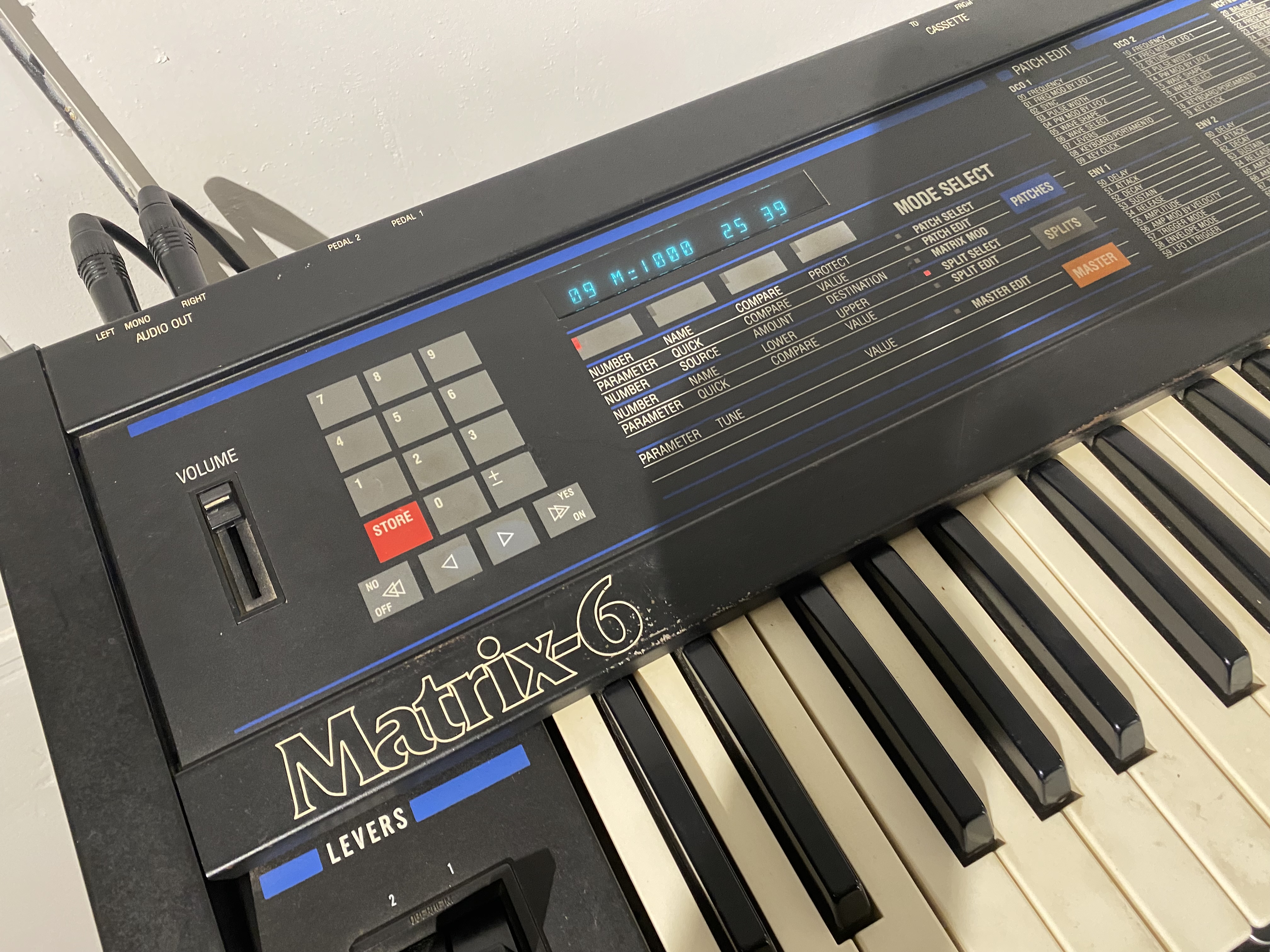 Vends Oberheim Matrix 6 synthetizer vintage