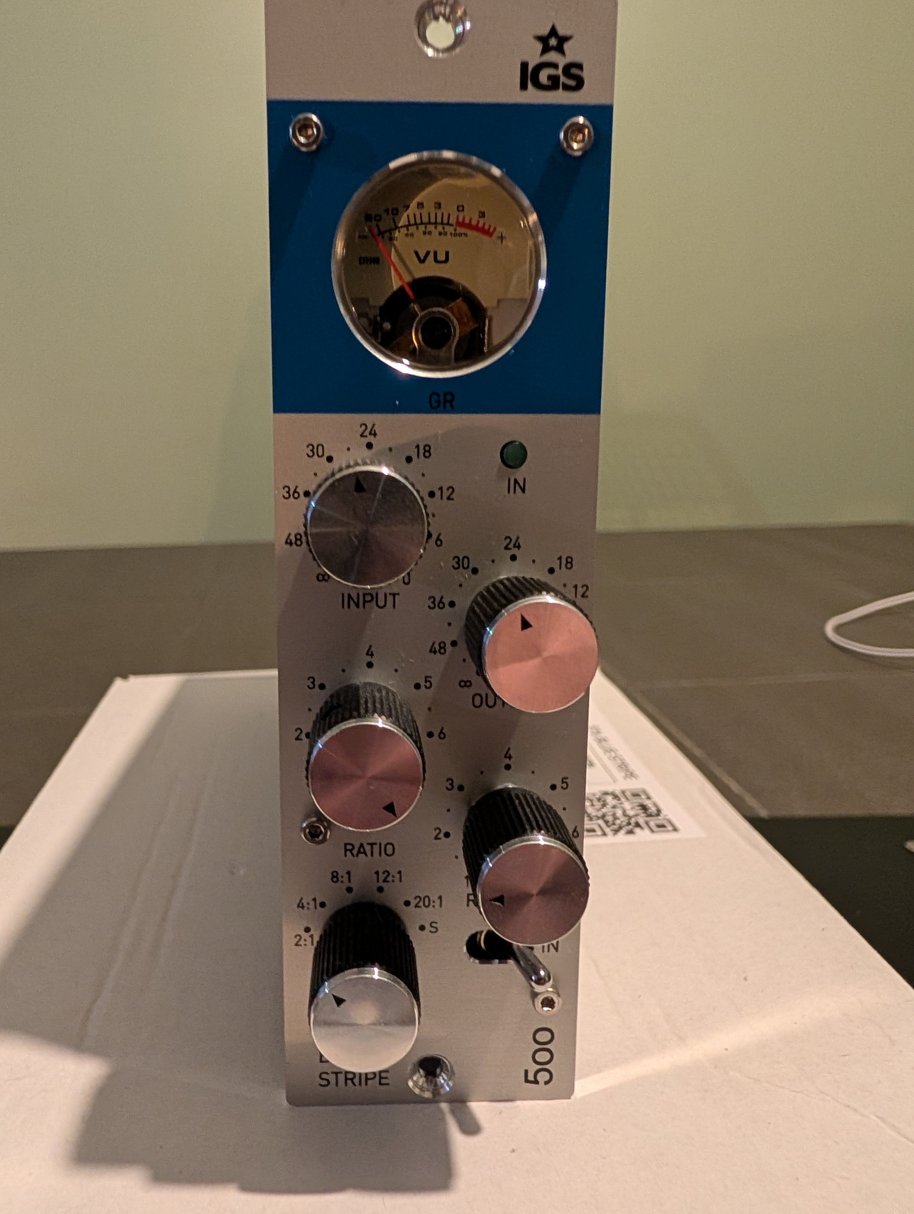 IGS AUDIO 576 Blue Stripe