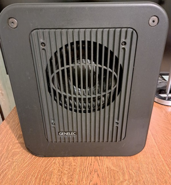 Vends Caisson grave GENELEC 7050B