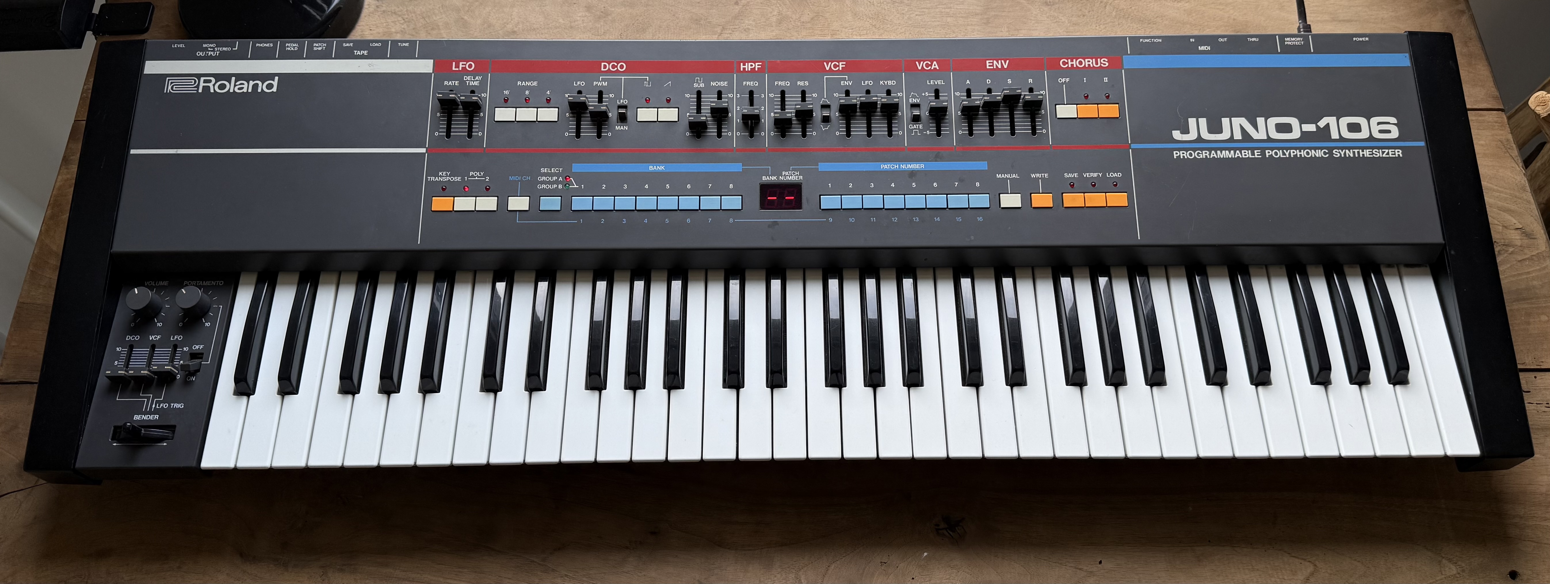 Vends JUNO 106 Révisé + protection housse Juno 106 + Frais de port