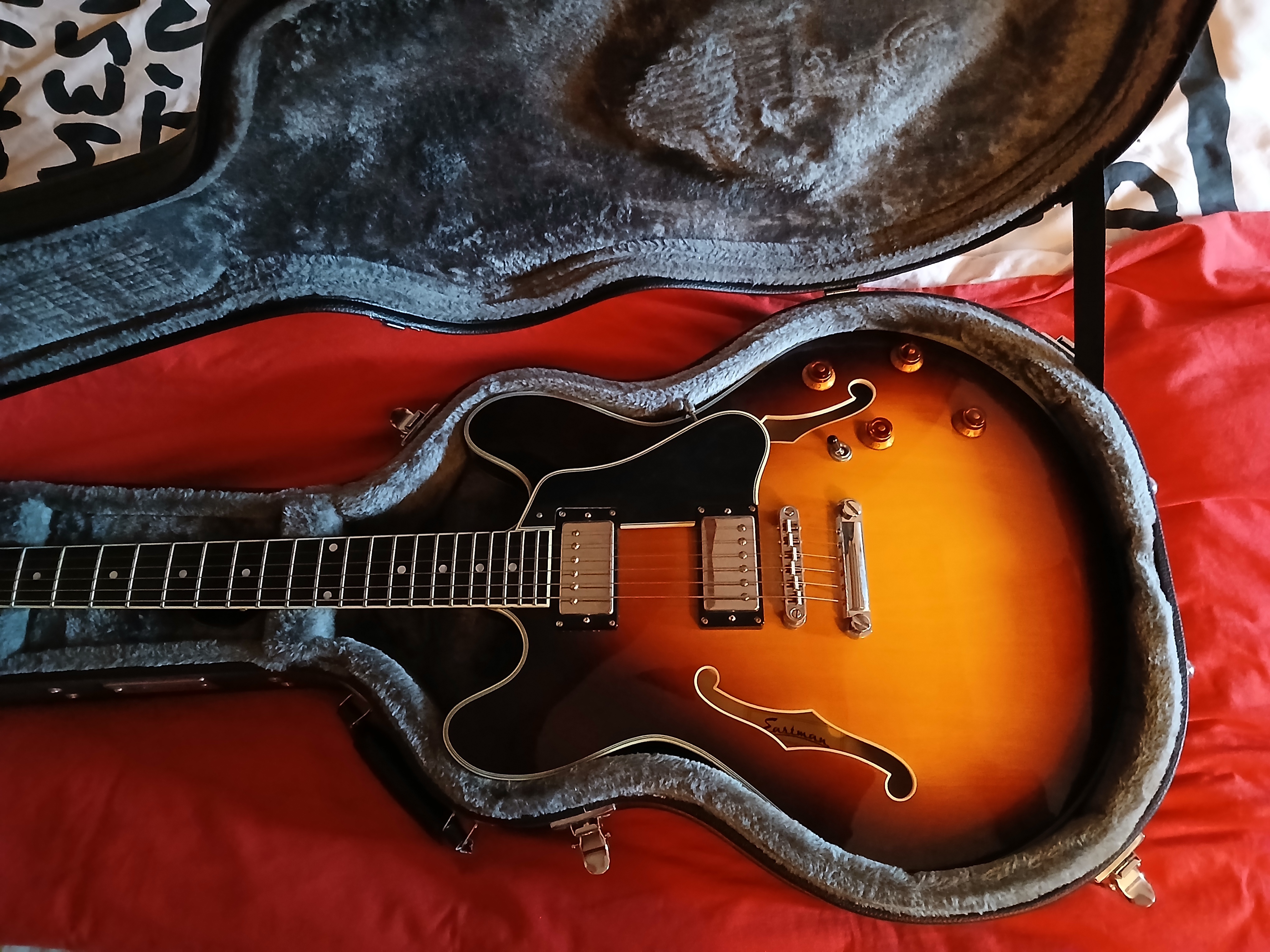 Eastman T386 CLASSIC sunburst + case