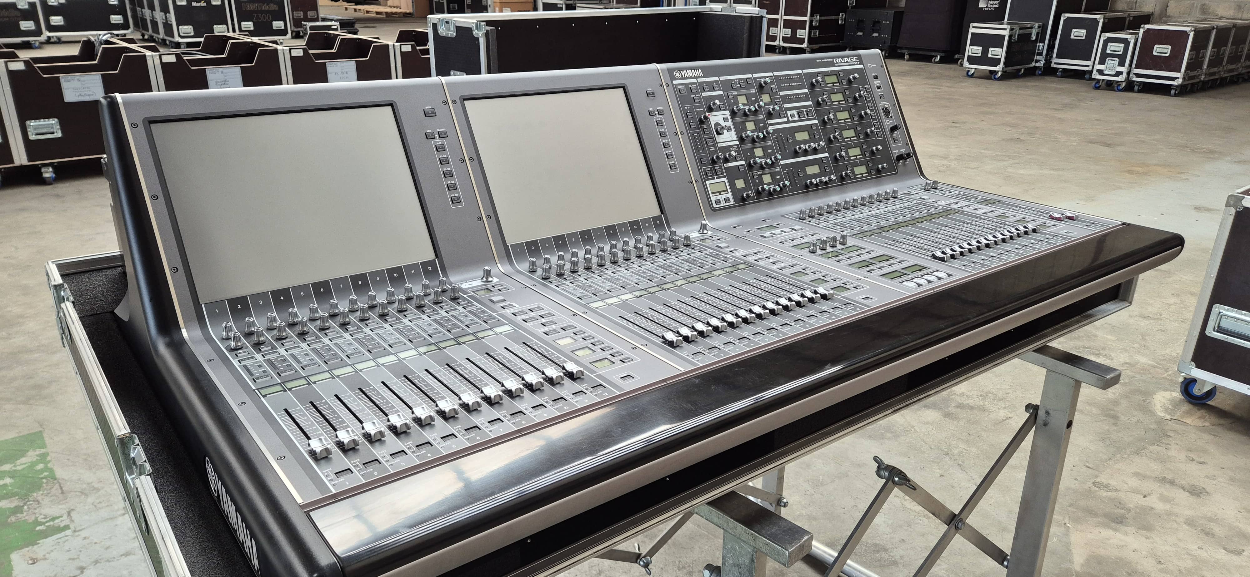 Console Yamaha Rivage PM7 avec RPIO