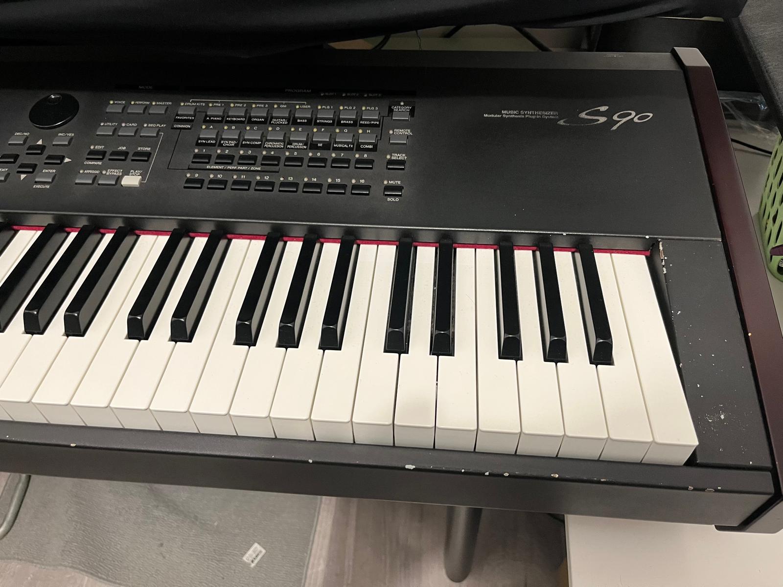 Piano Yamaha S90 88 notes / RTX stand