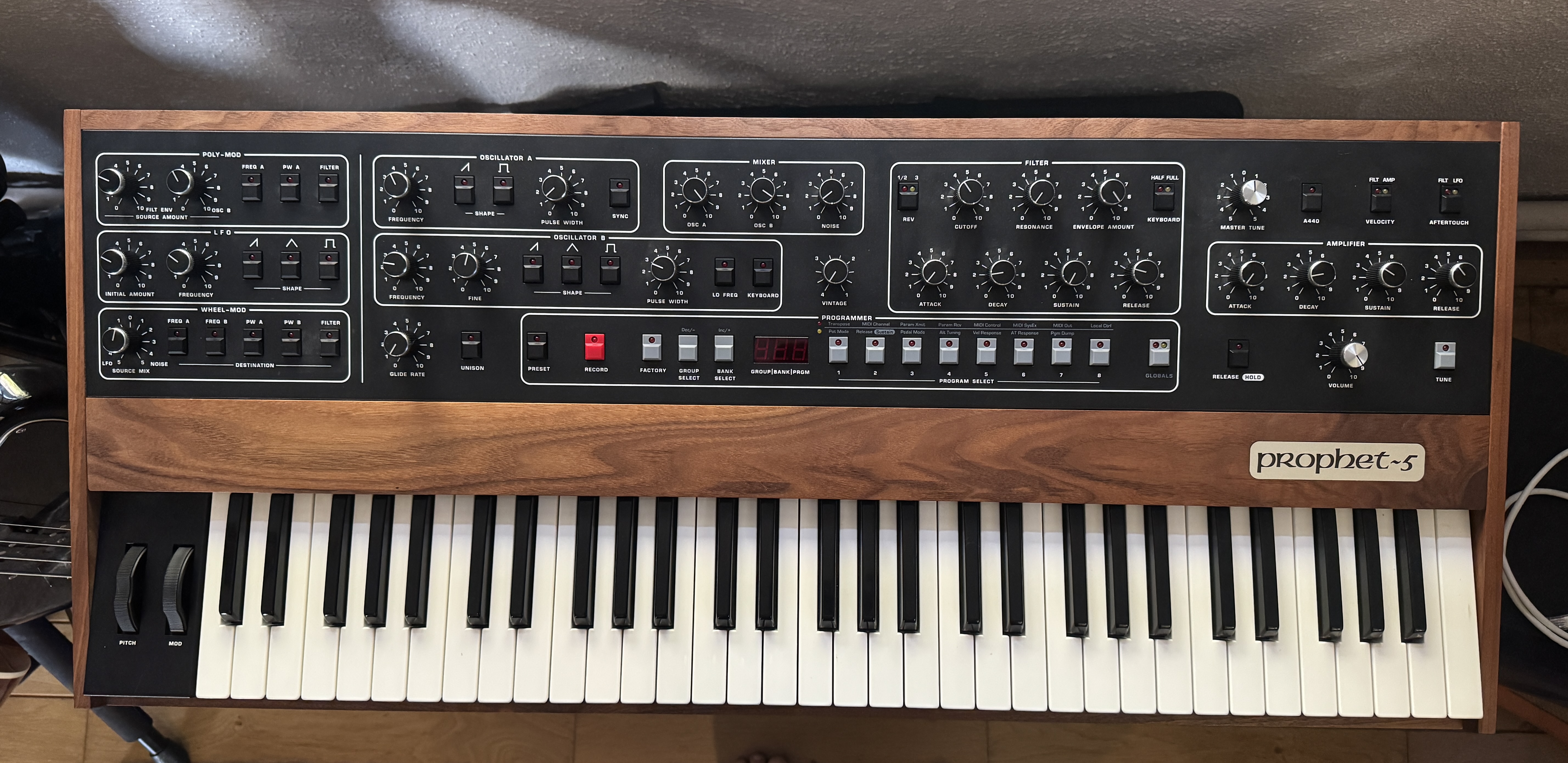 Prophet 5 rev 4 très peu servi