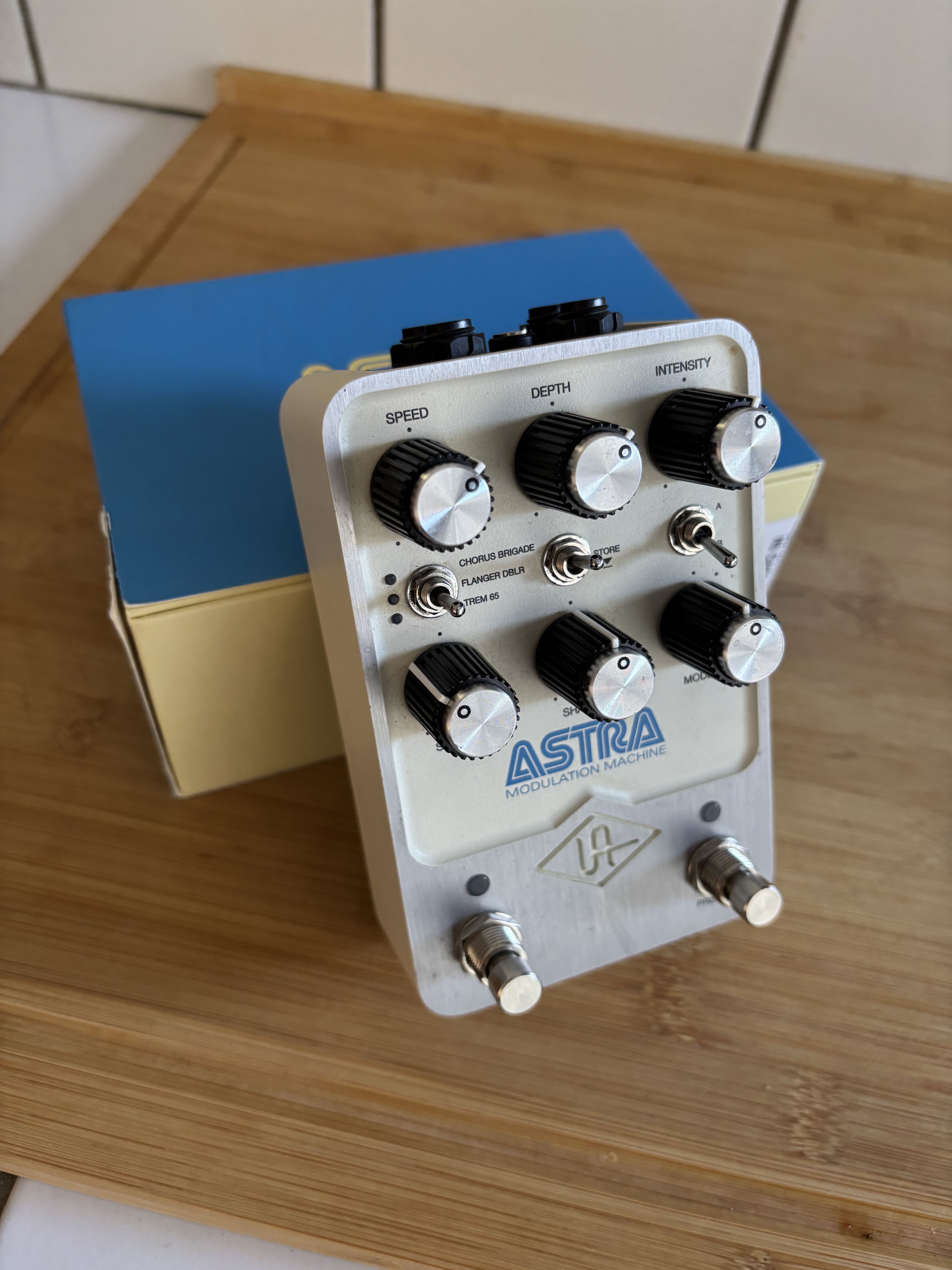 Astra Universal audio