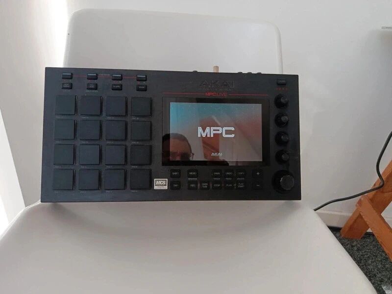 MPC Live 1 + disque dur interne