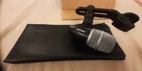 un micro shure PG56