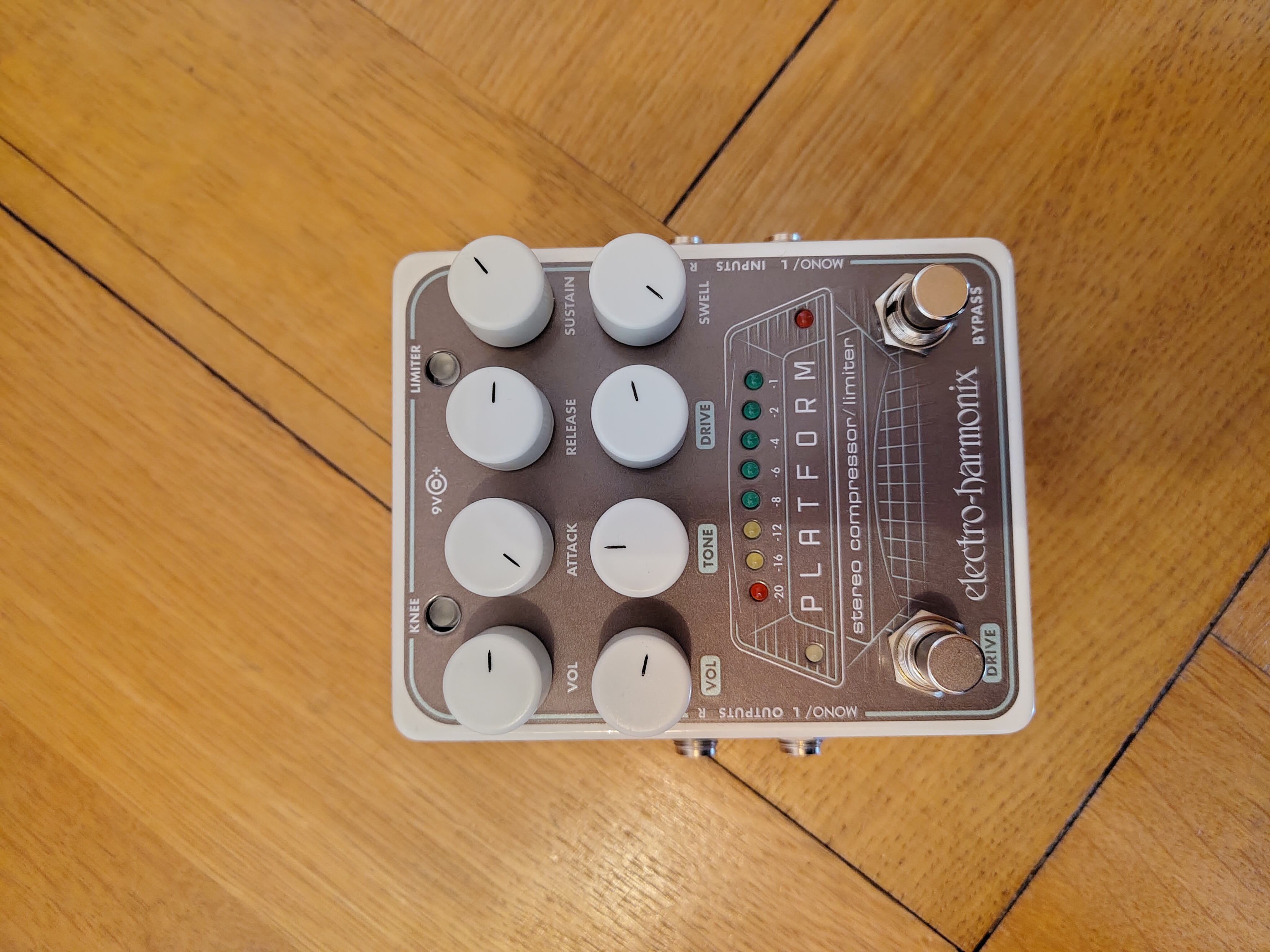 Vends pédale EHX Platform Compressor/Limiter (comme neuve, boîte complète)