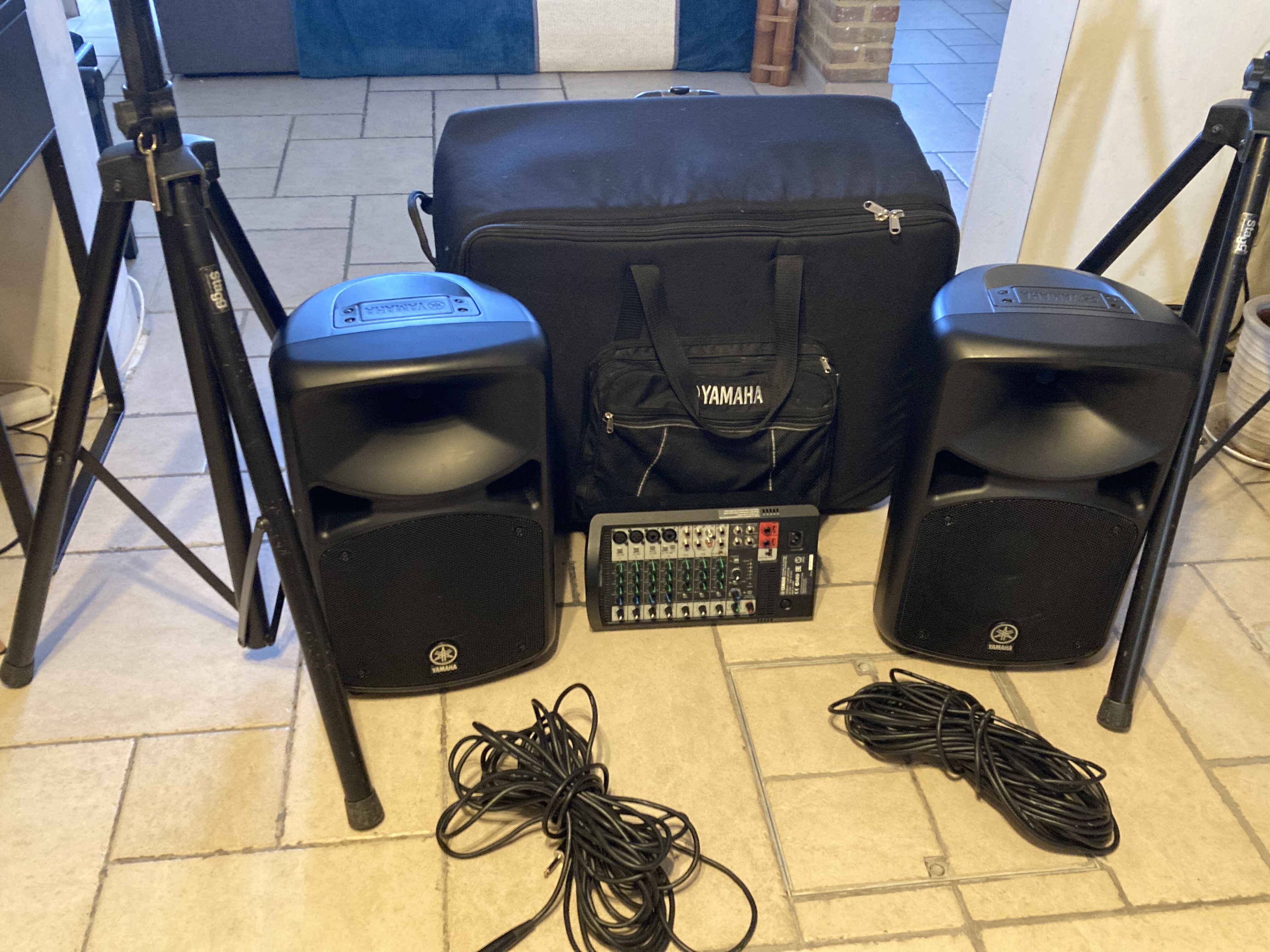 Yamaha StagePas 600i – Pack complet (trolley, câbles 15m, trépieds) – État parfait