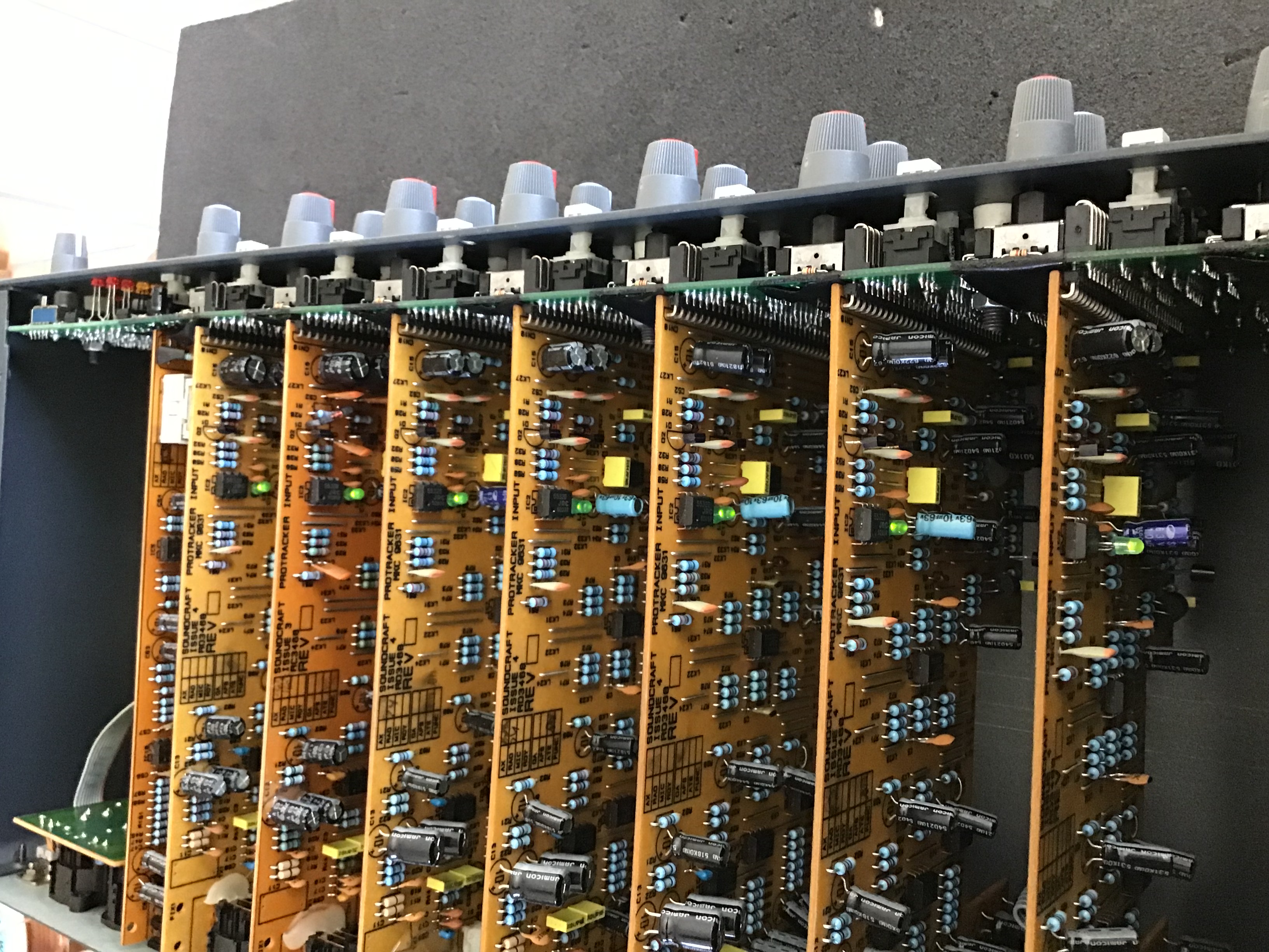 PROTRACKER Console analogique In-Line rackable 3u