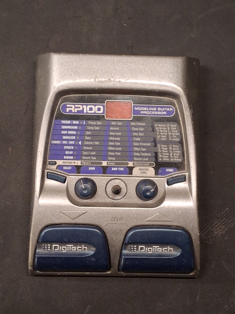 vends pedale multi effets DIGITECH RP100 pour guitare