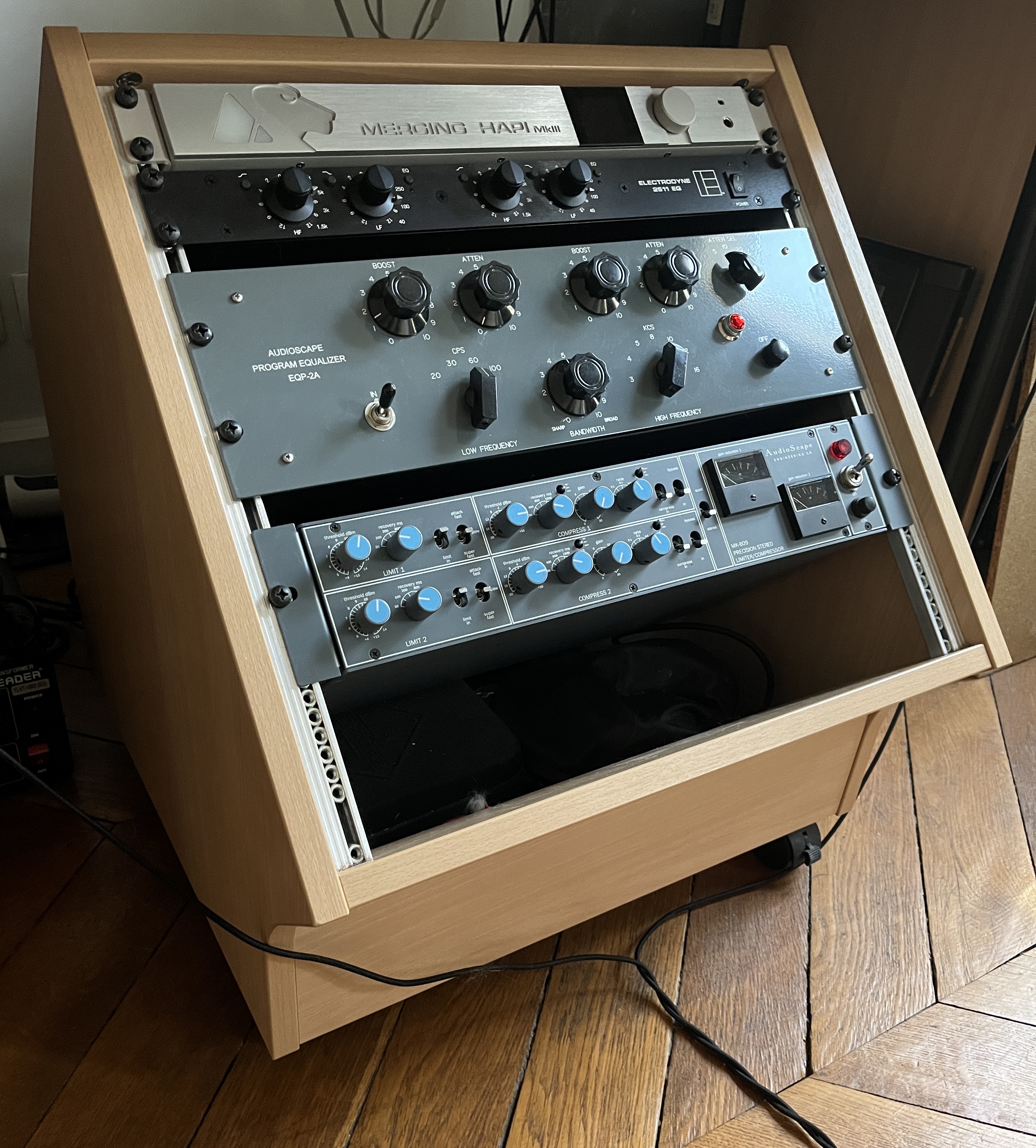 Thon Studio Side Rack 10U Maple